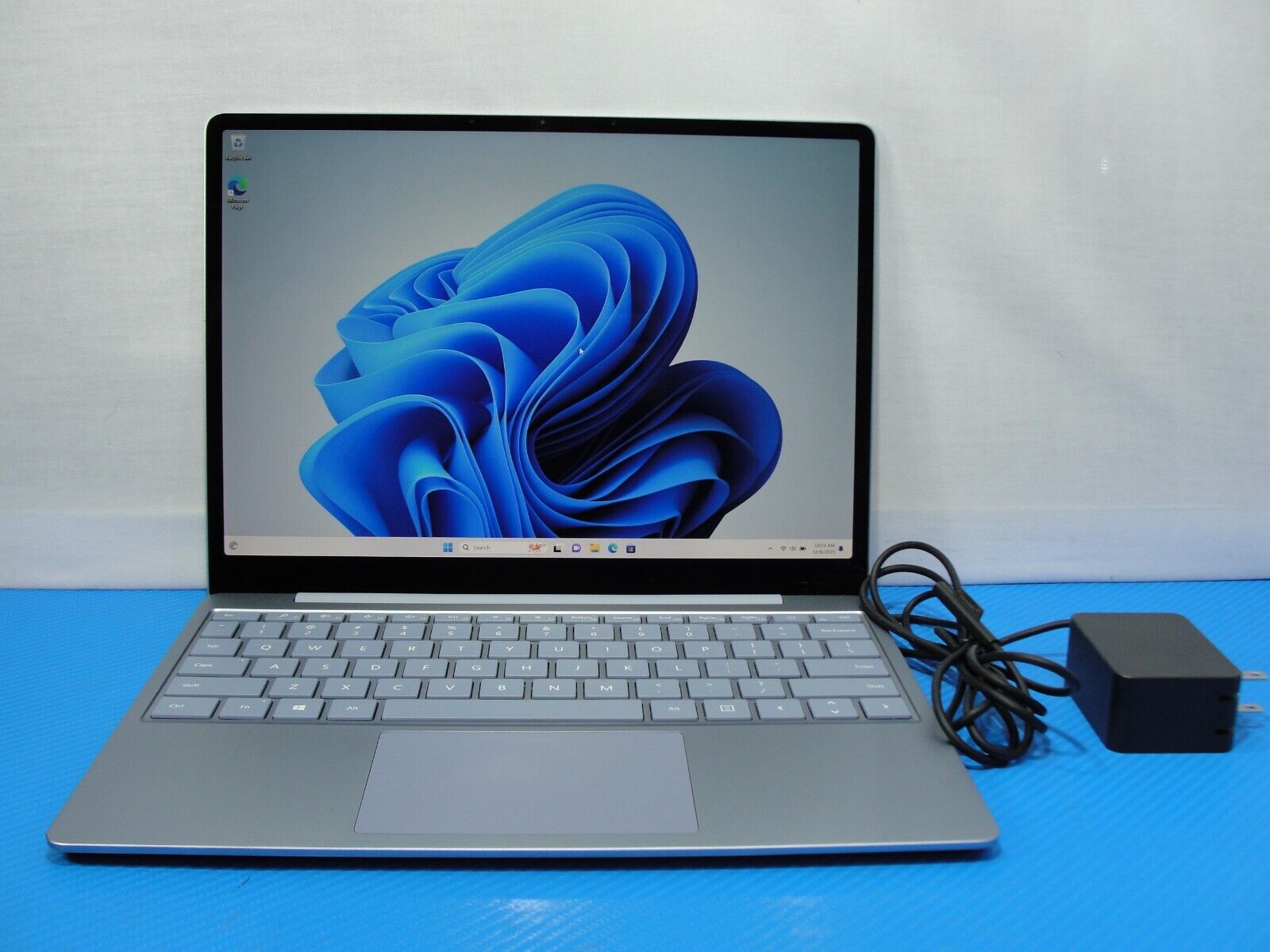 Microsoft Surface Go M1943 Intel i5-1035G1 1 Ghz 8GB RAM 128GB SSD