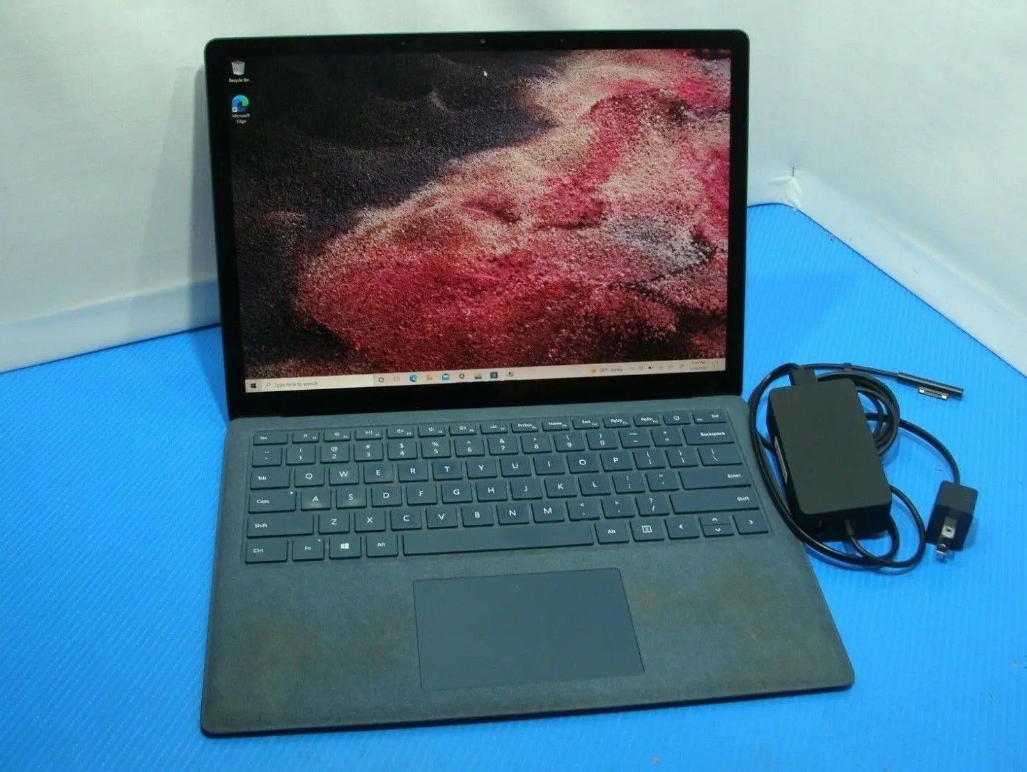 Microsoft Surface Laptop 2 13.5 Touchscreen i5-8250u 8gb ram 256gb ss