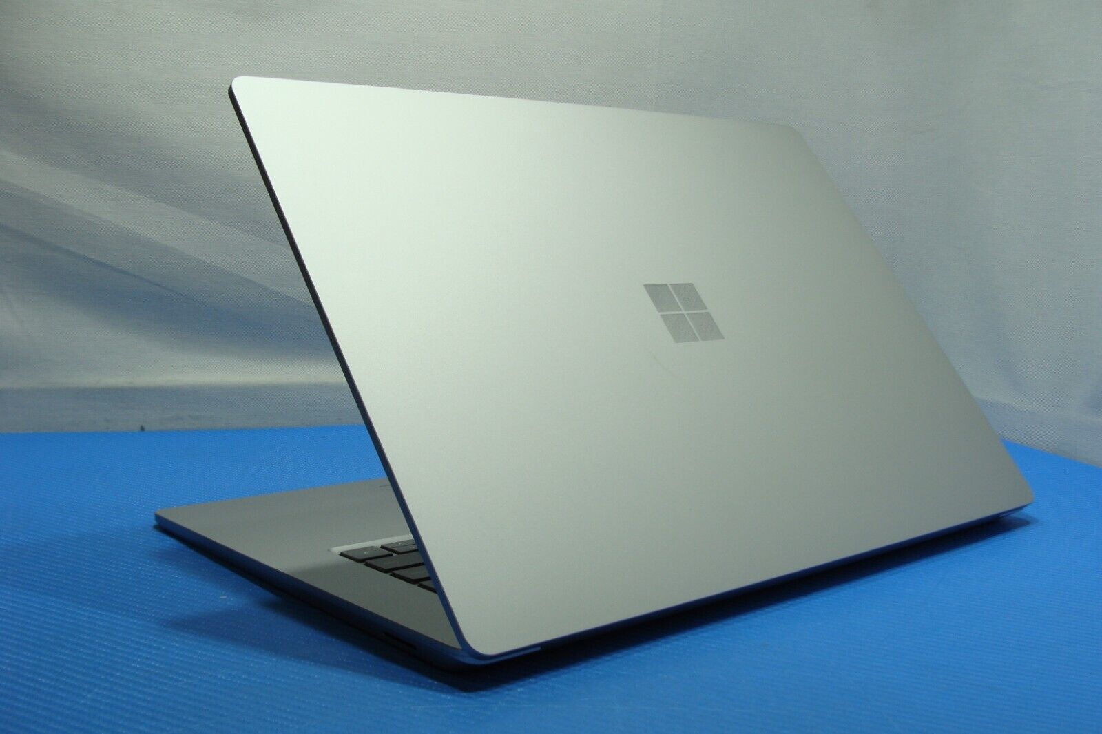 Microsoft Surface Laptop 4 1953 15