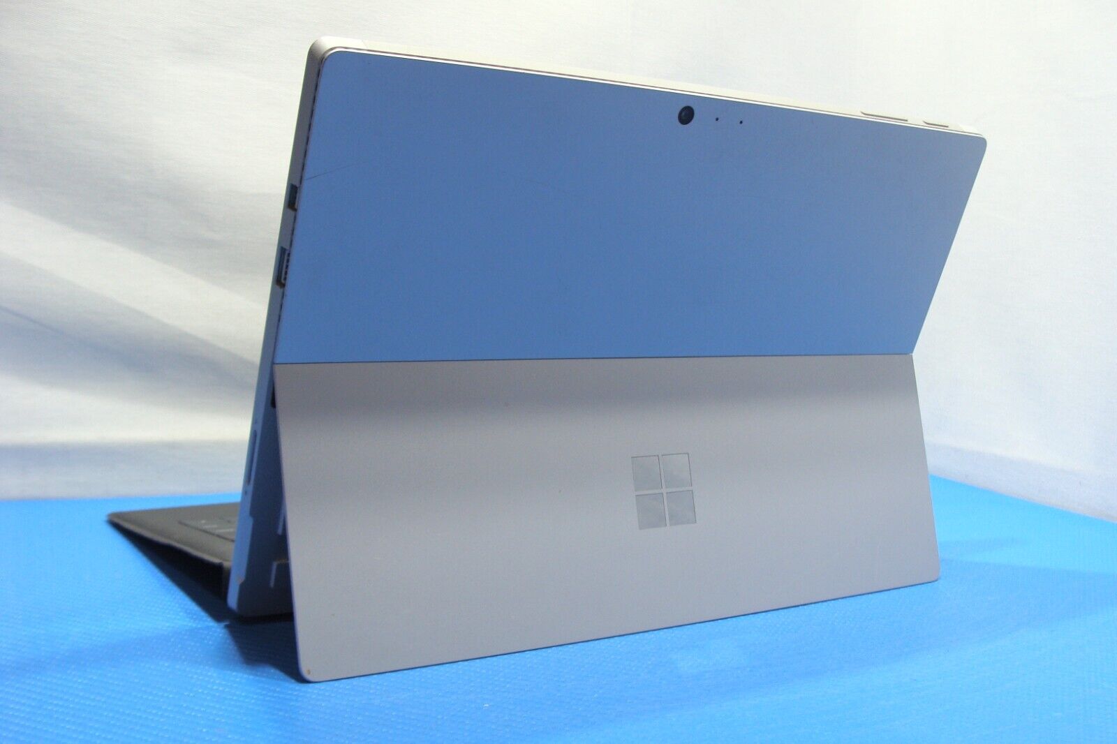 Microsoft Surface Pro 4 1724 12.3