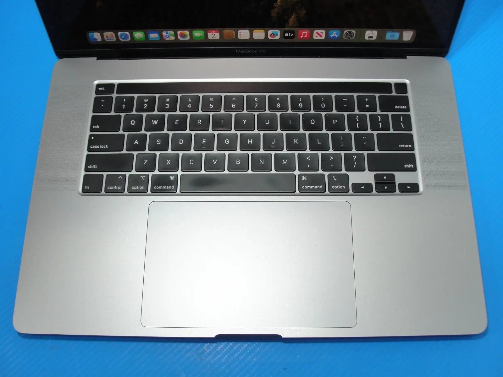 2019 Apple MacBook Pro 16 A2141 Core i7-9 Pro 5500M Powerful  32GB RAM 1TB SSD