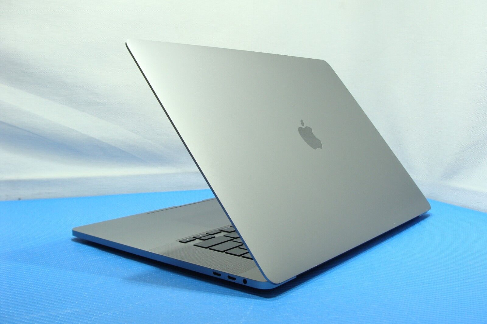 Apple MacBook Pro A2141 16