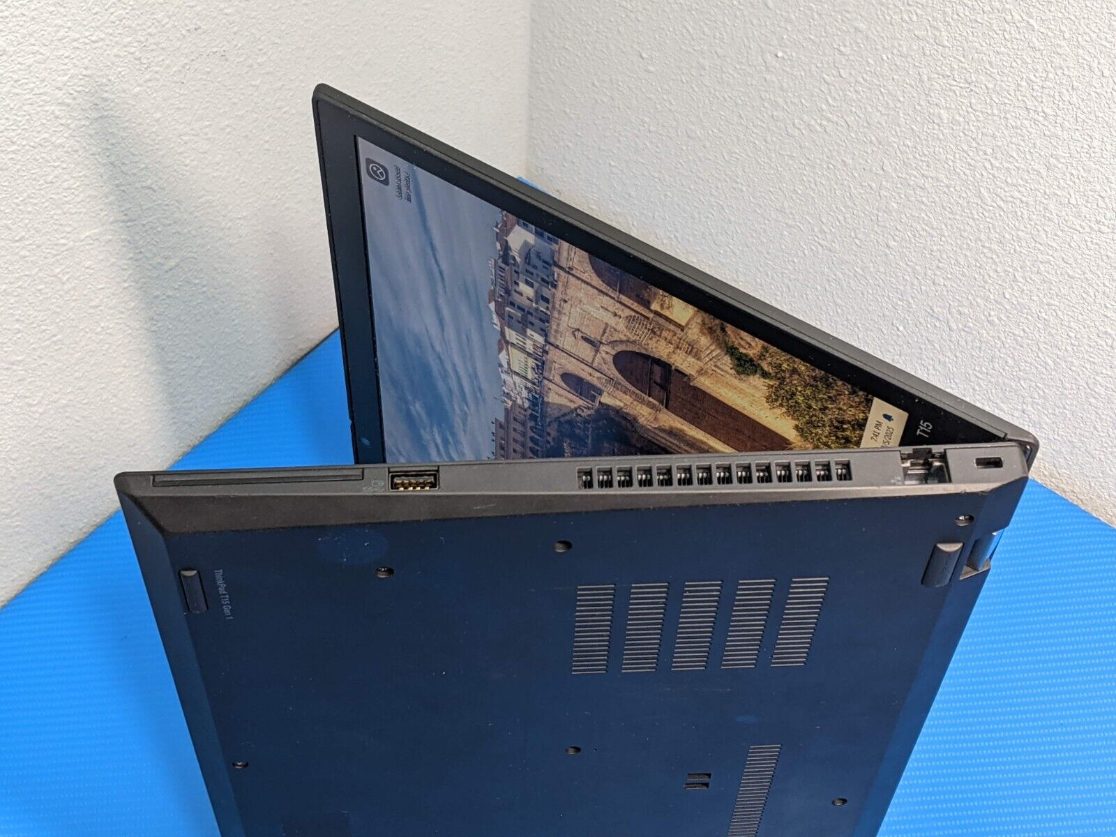 Lenovo ThinkPad T15 Gen 1 15.6