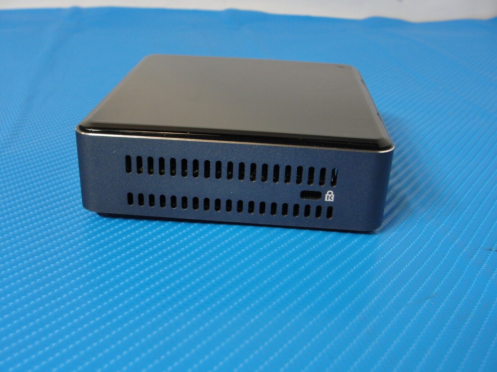 Intel NUC NUC7i5BNK Core i5-7260U 2.20GHz 8GB 256GB SSD WIFI BT W10 Mini PC