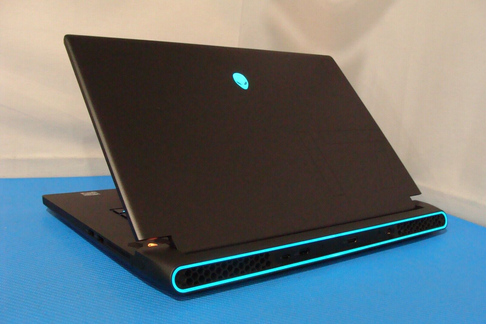 Alienware m17 R5 17.25