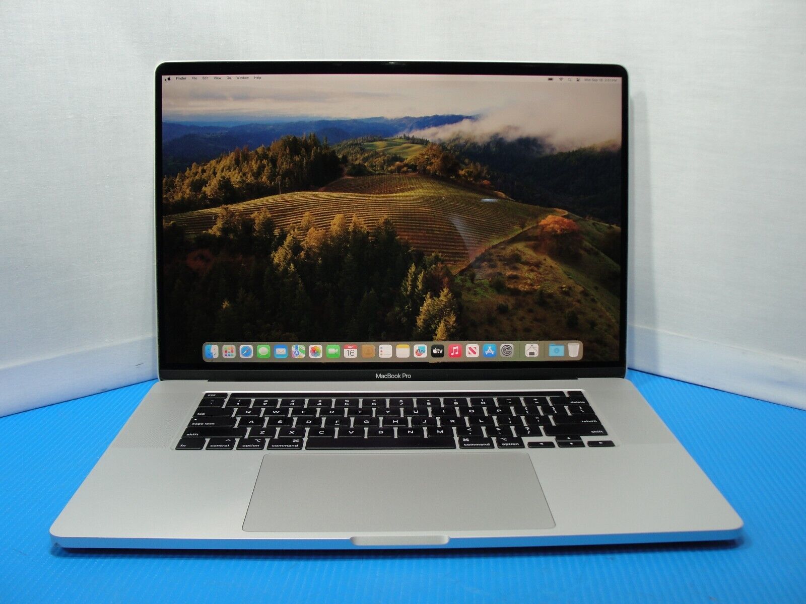 2019 Apple MacBook Pro 16 A2141 i7-9 16GB 512GB Radeon Pro 5300M 4GB good Batter