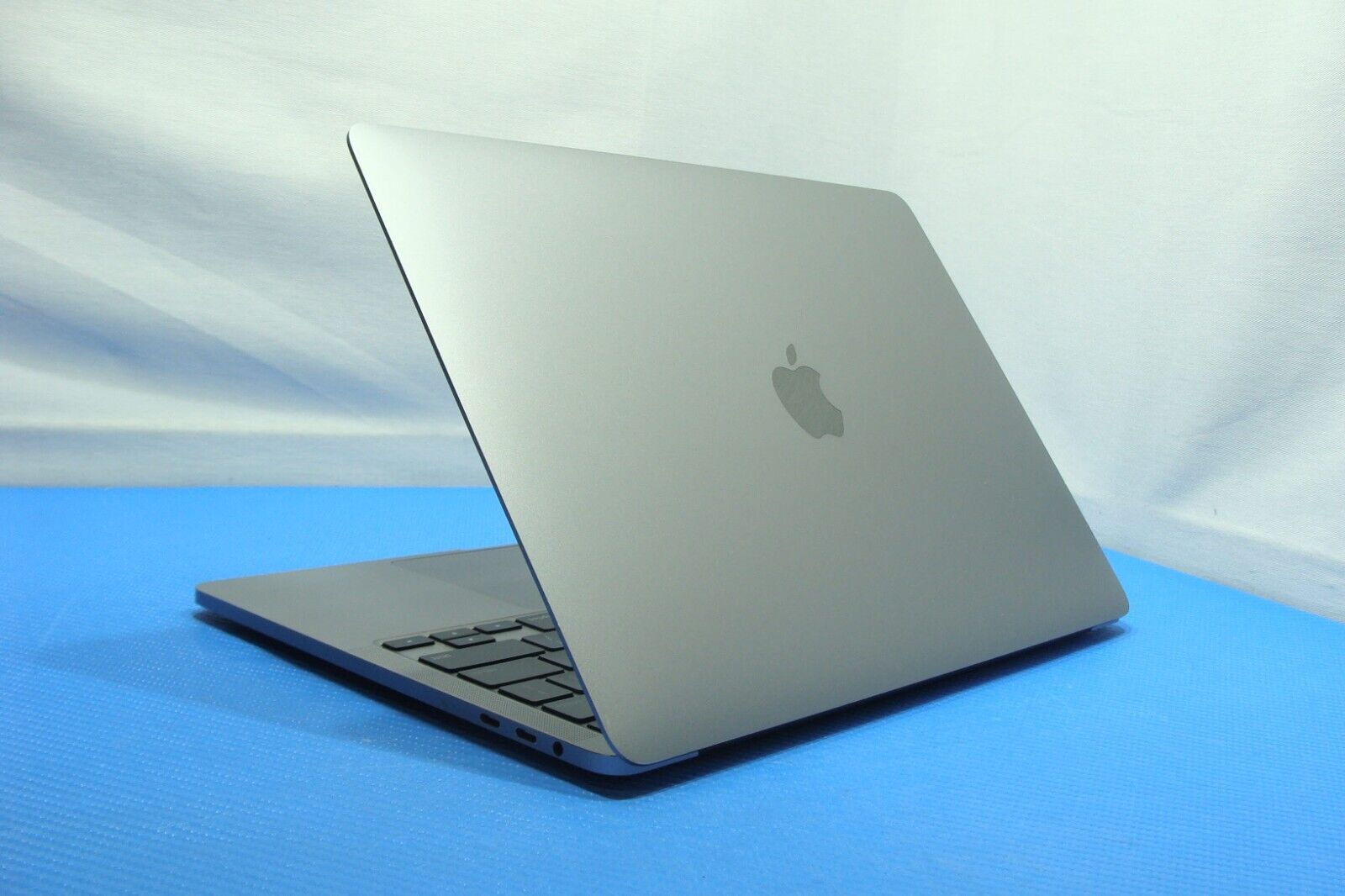 Apple MacBook Pro A2251 13