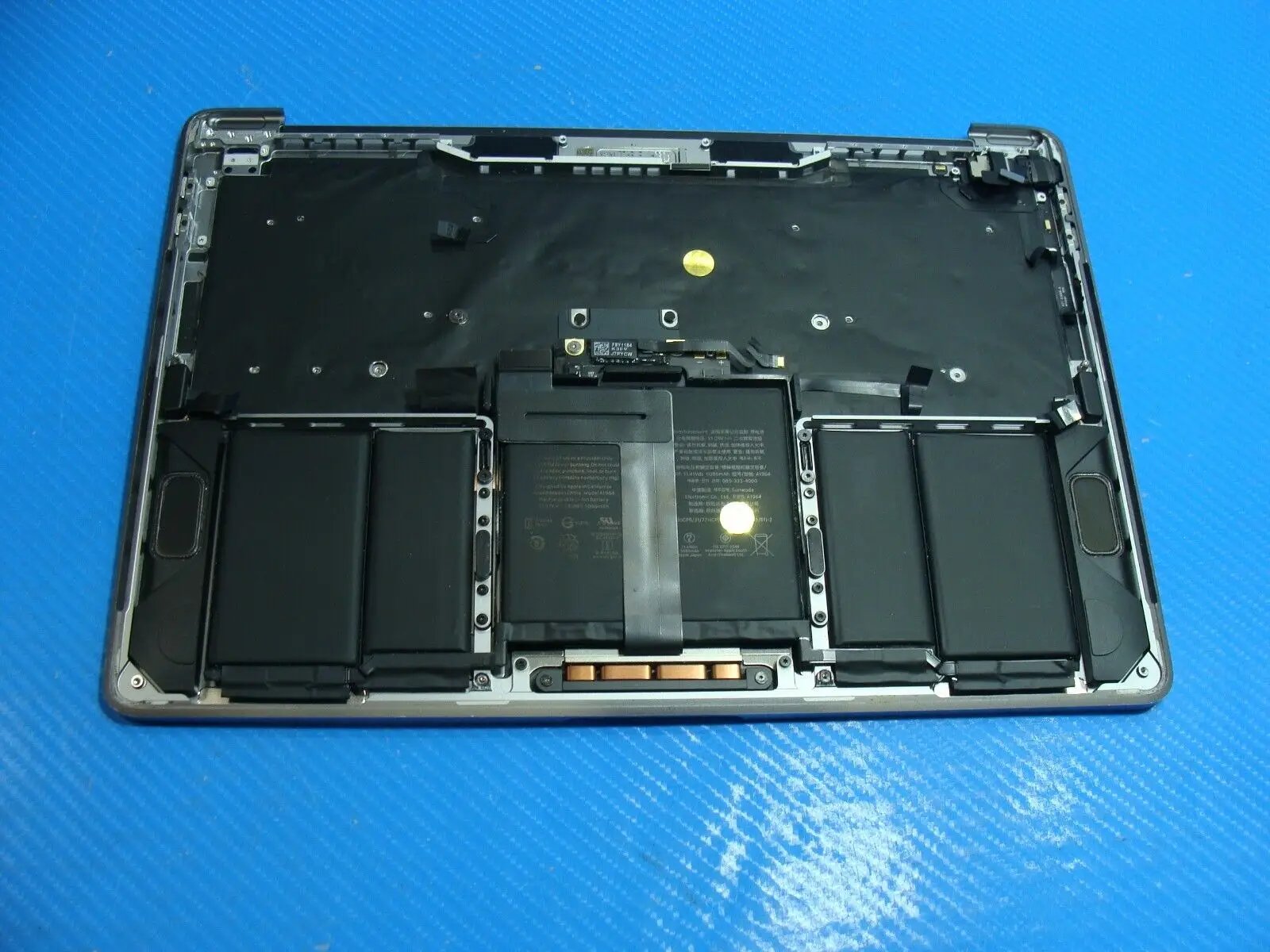 MacBook Pro A2251 13