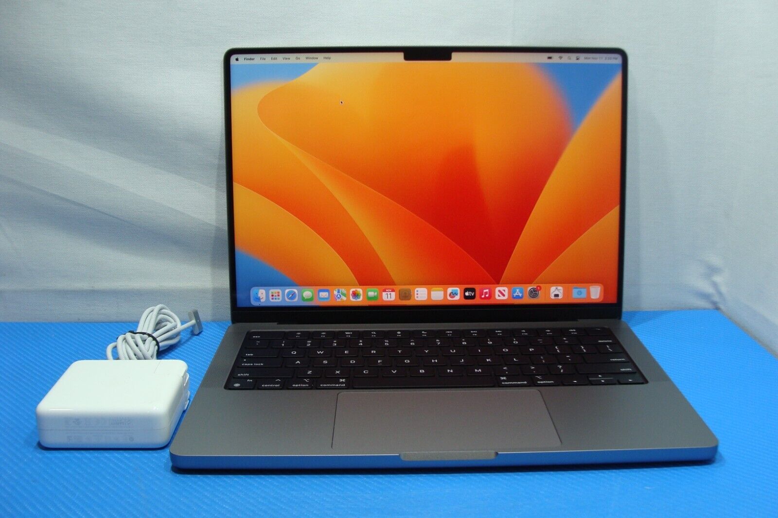 6 cycle Apple Macbook Pro 14