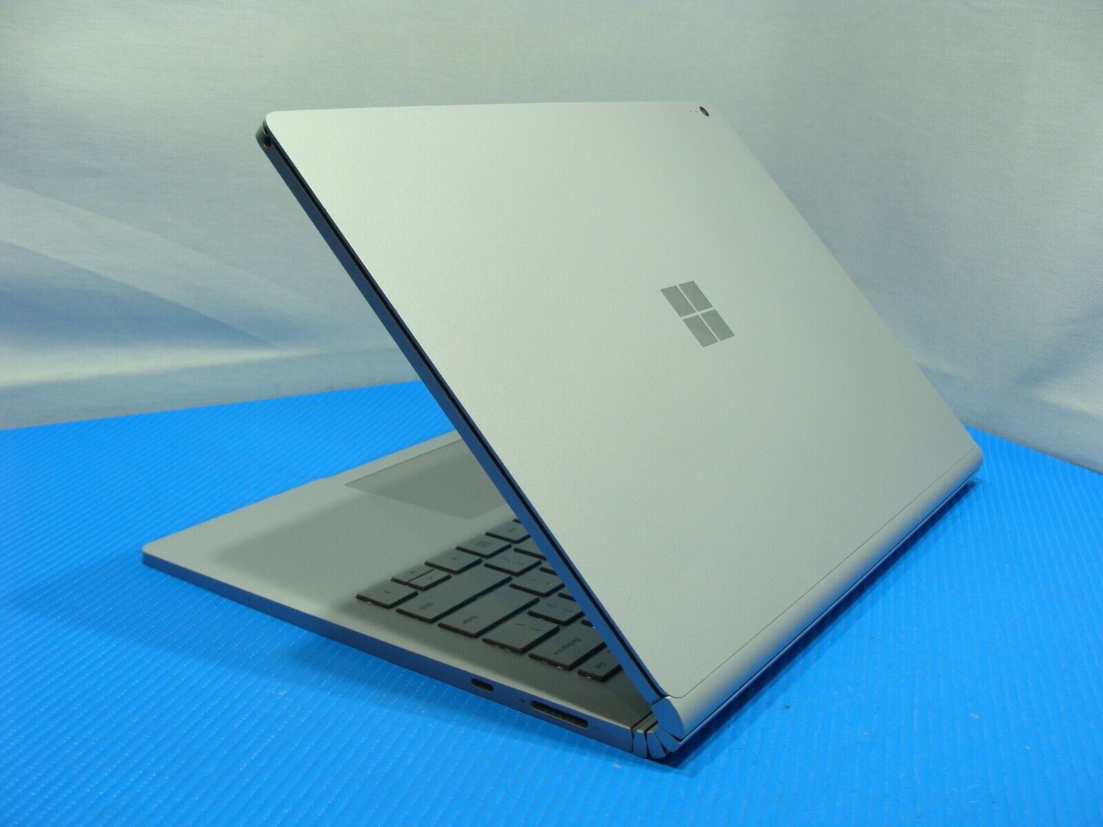 Microsoft SurfaceBook 2 13.5