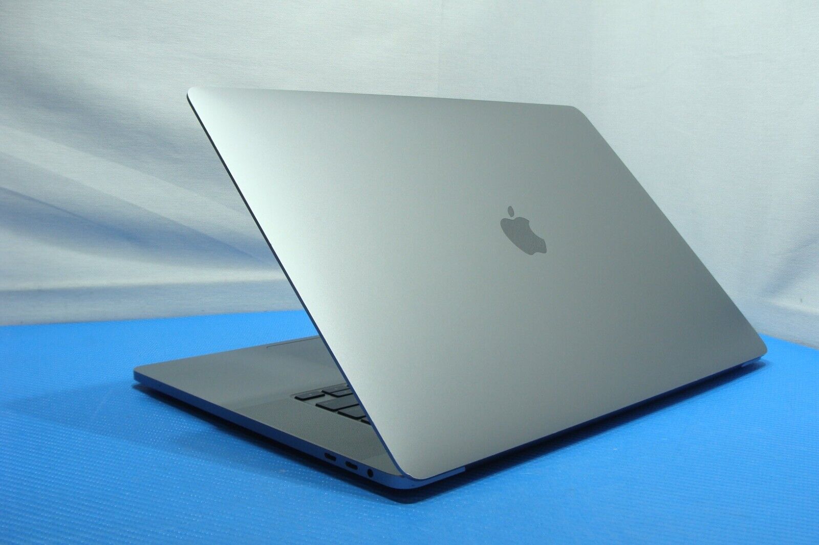 Apple MacBook Pro A2141 2019 i9-9880H 2.3GHz 32GB 1TB Pro 5500M Excel Battery