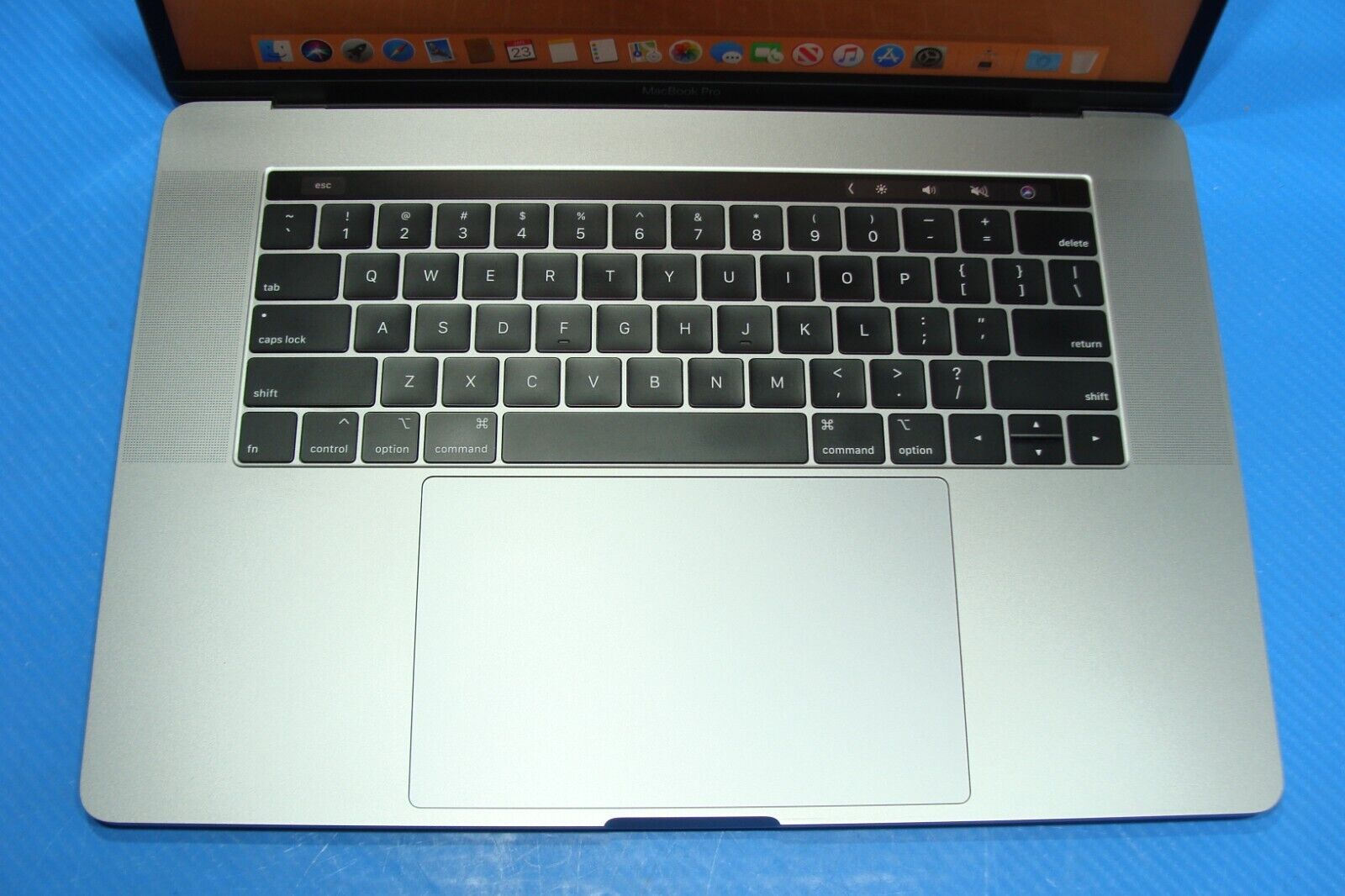 Apple MacBook Pro A1990 15