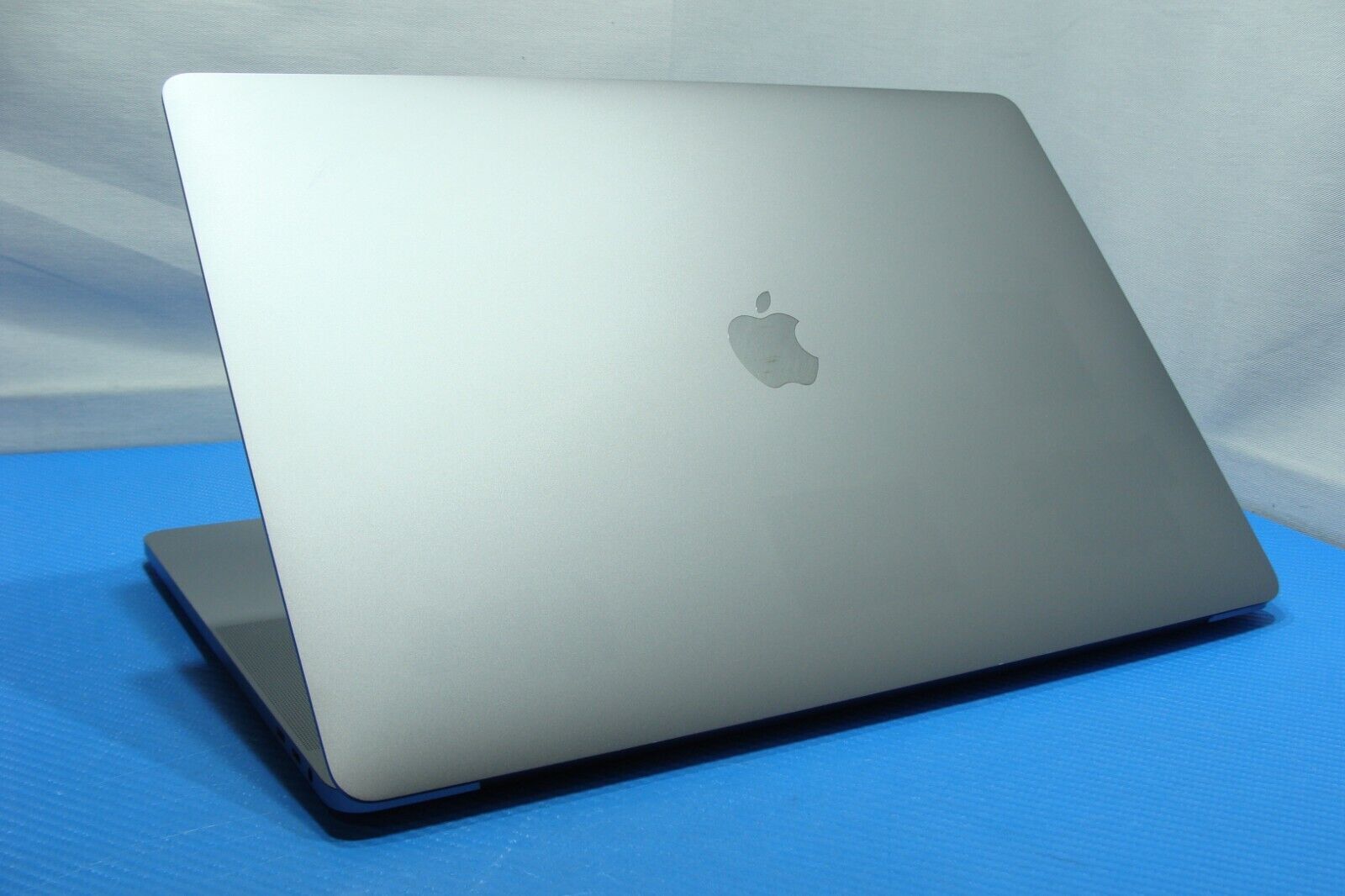 Apple MacBook Pro A2141 16