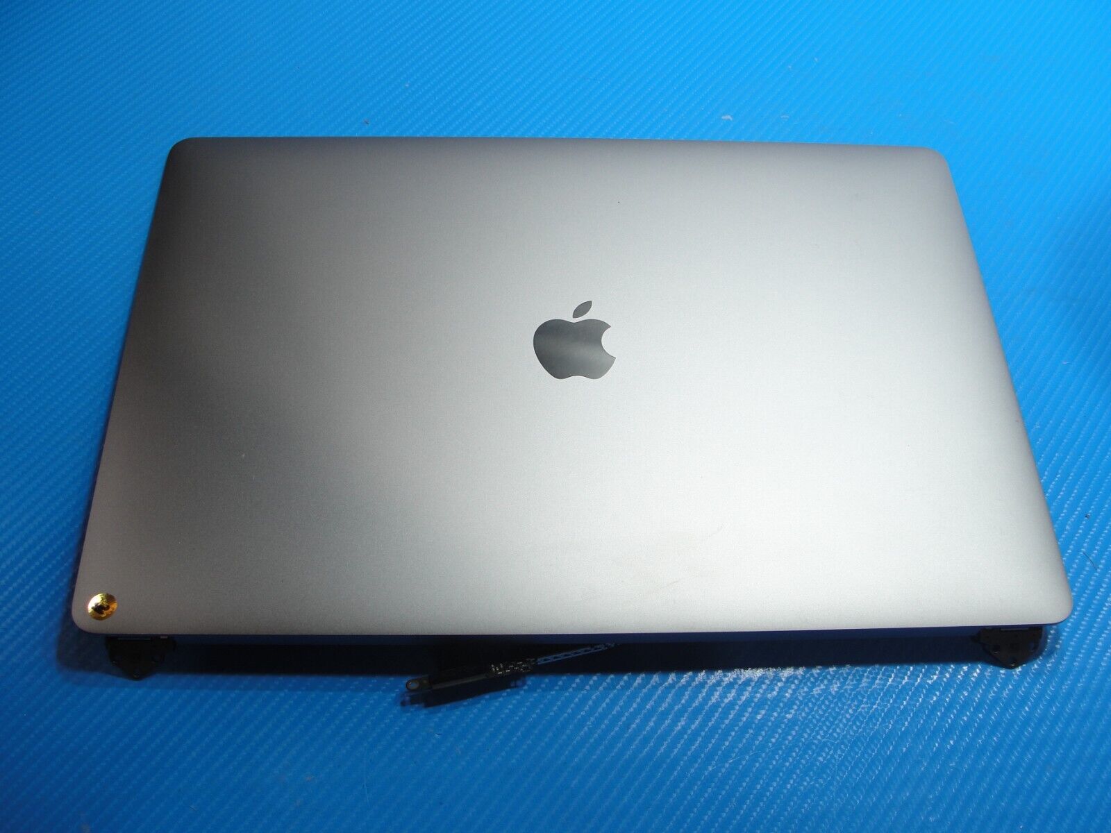 MacBook Pro A1990 15