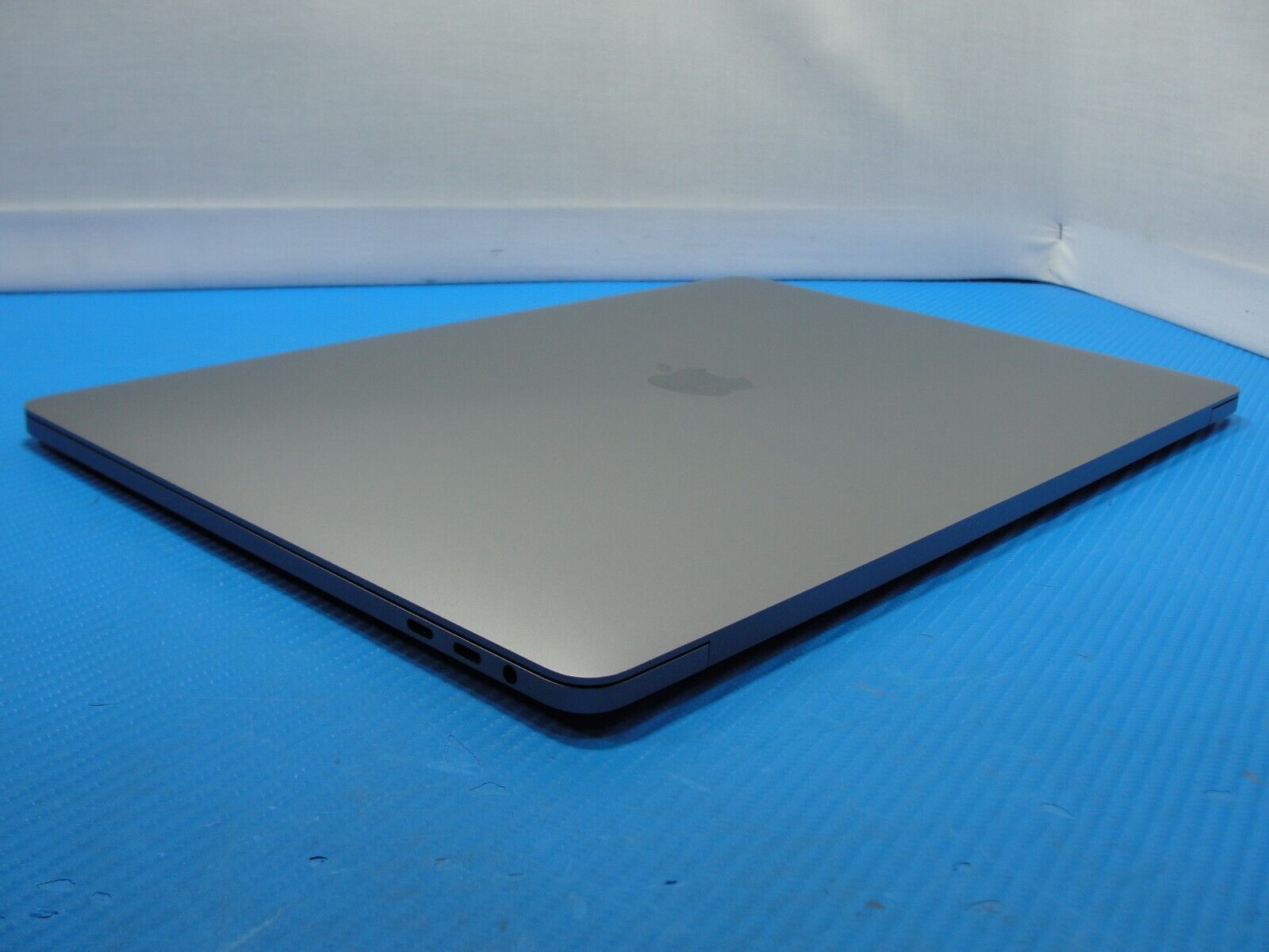 46 cycles Apple MacBook Pro 15 2019 A1990 Core i9-9980HK 32GB 512GB SSD Pro 560X