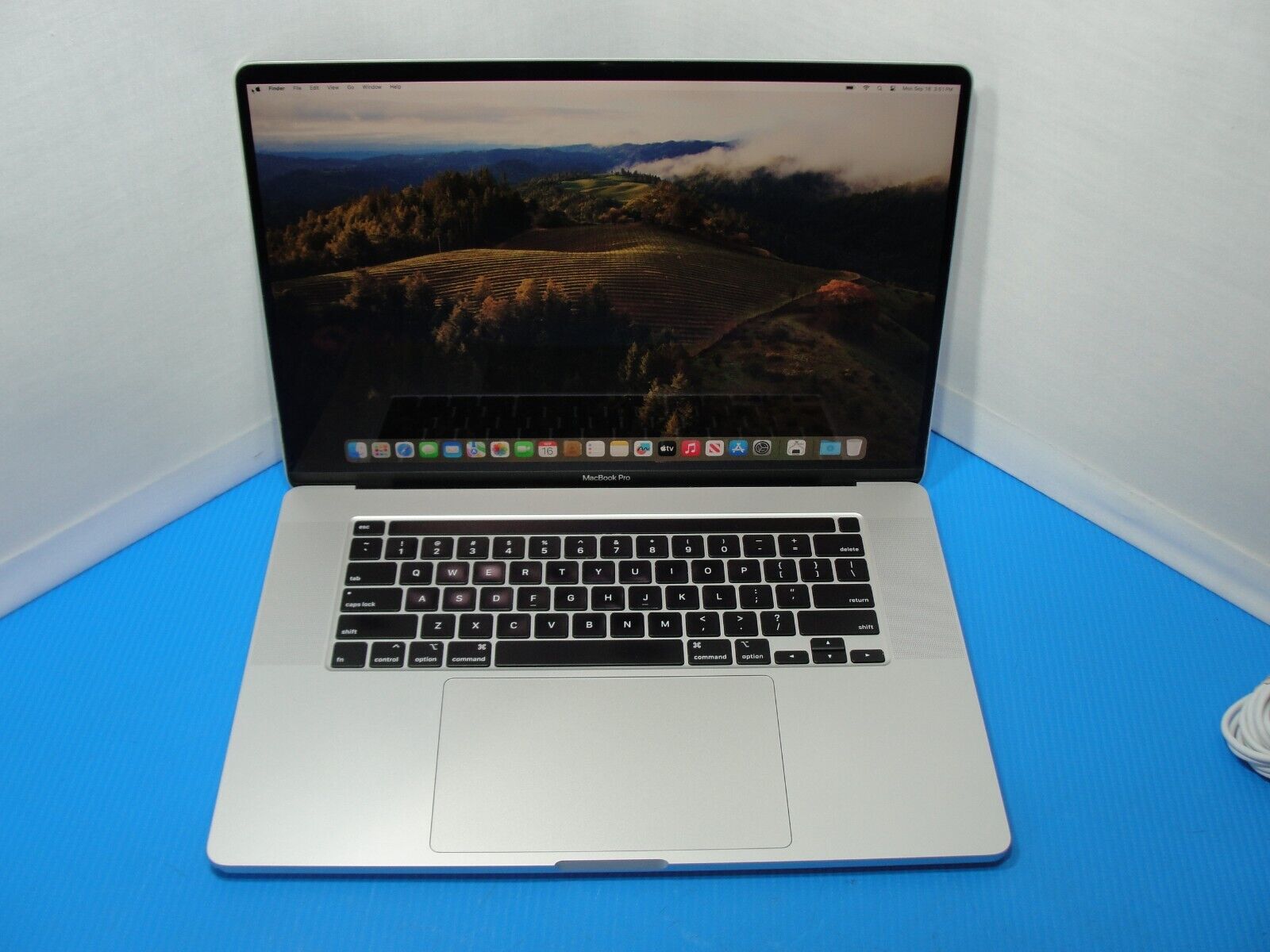 2019 Apple MacBook Pro 16 A2141 i7-9 16GB 512GB Radeon Pro 5300M 4GB good Batter