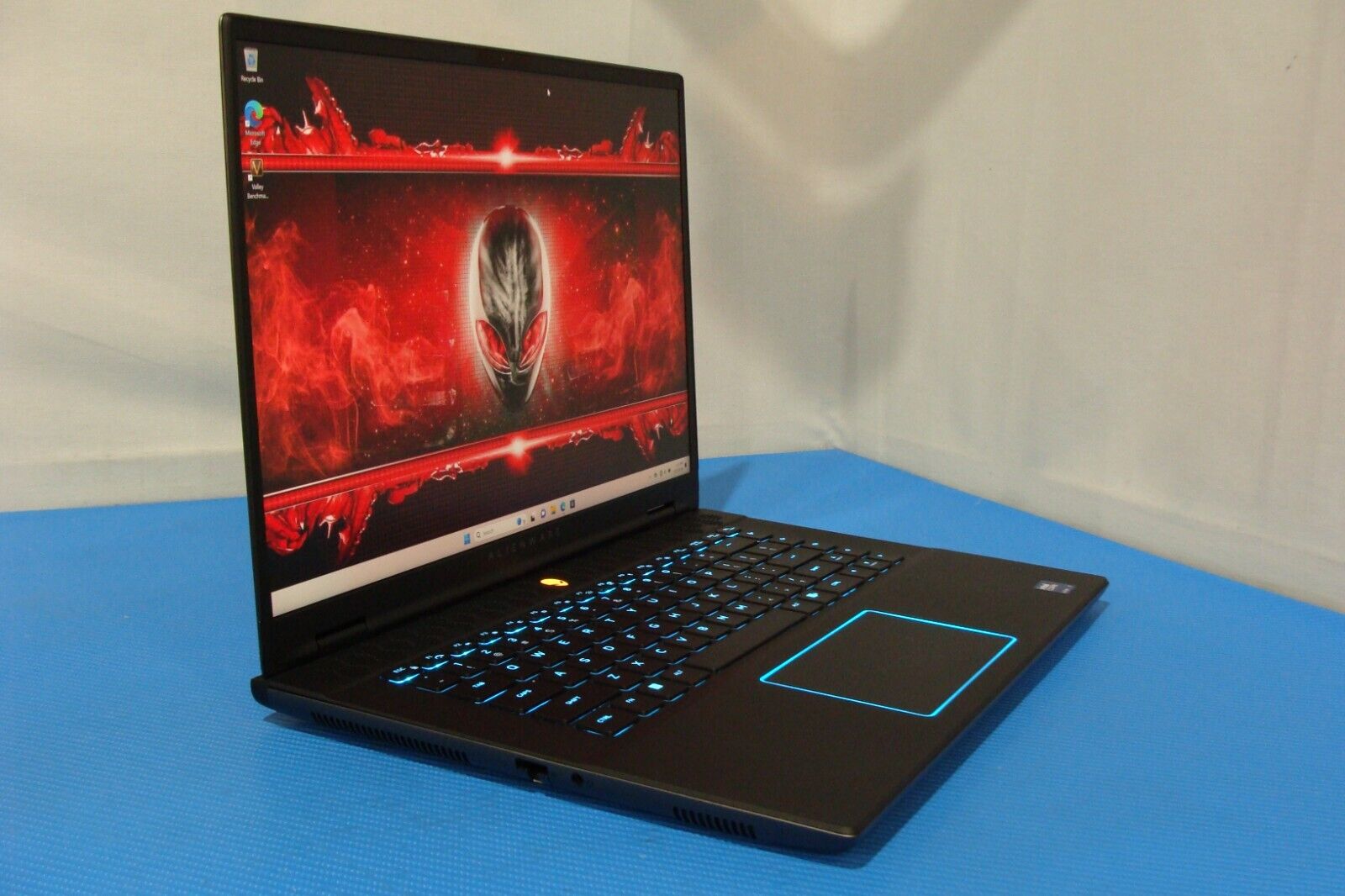 Alienware m16 R2 16