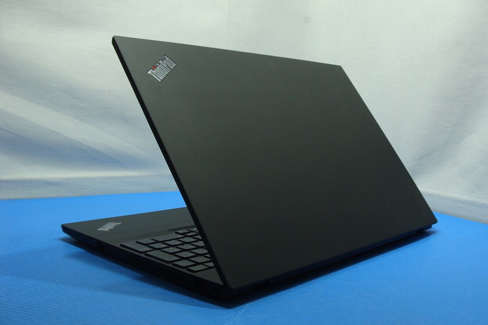 Lenovo ThinkPad T15 Gen 1 15.6