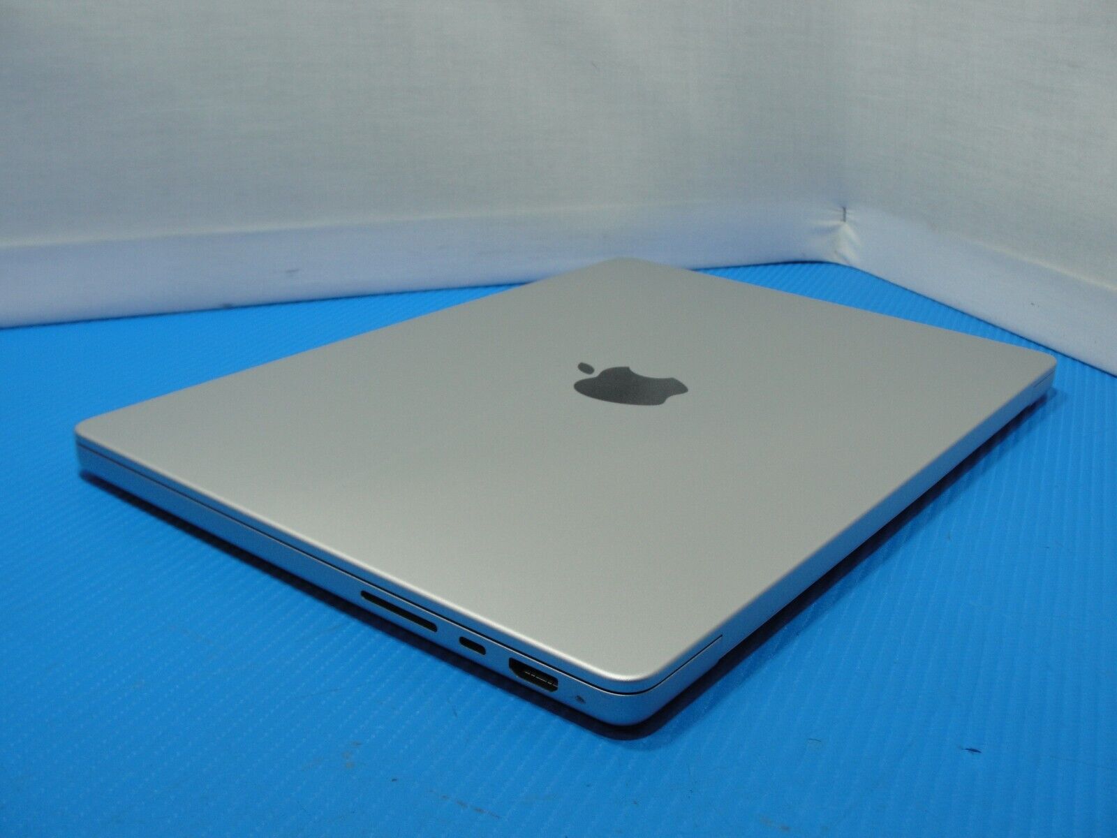 75 cycles Apple Macbook Pro 14