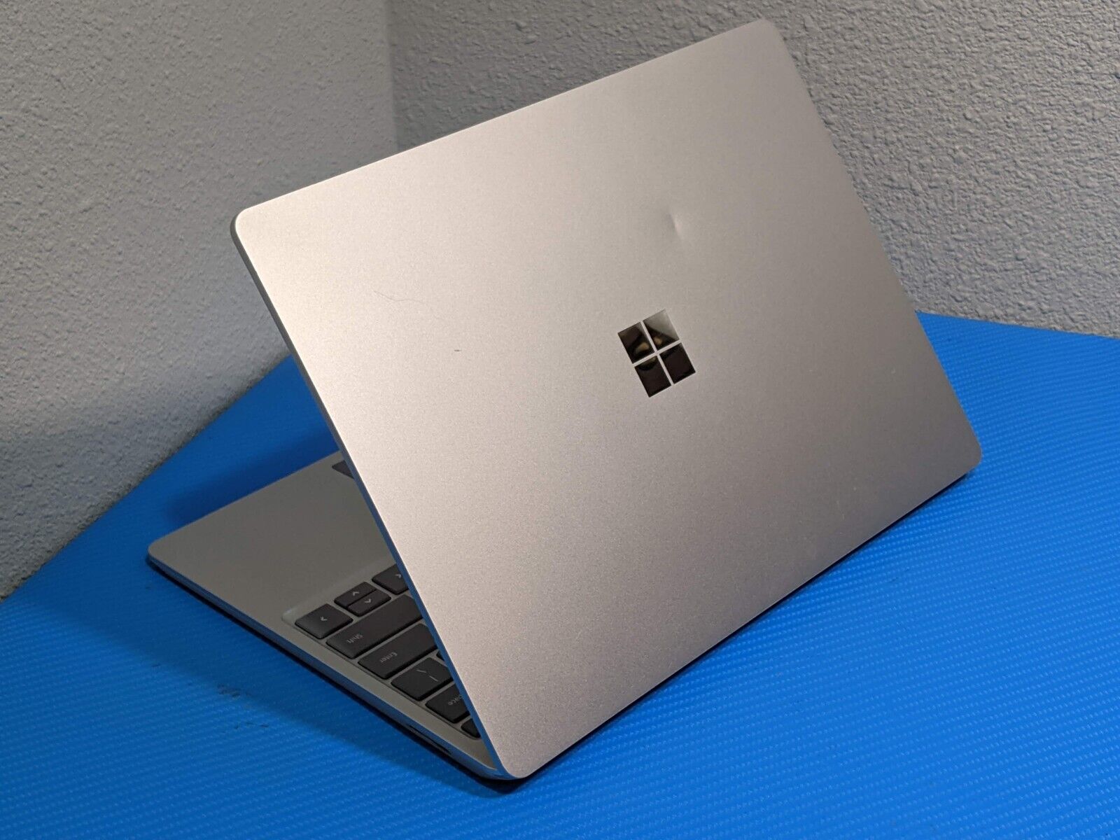 Microsoft Surface Laptop Go 1943 12.4