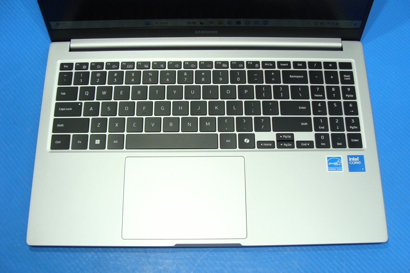 SAMSUNG GALAXY BOOK 4 NP750XGK 15.6