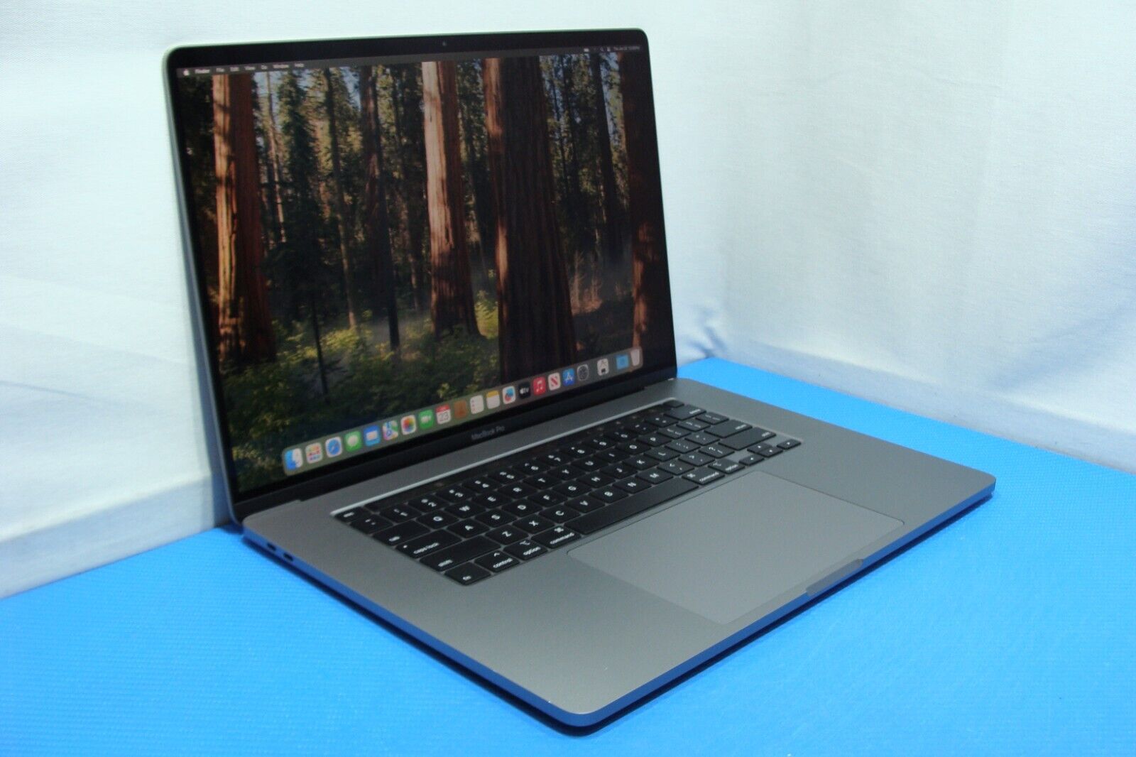 Apple MacBook Pro 16