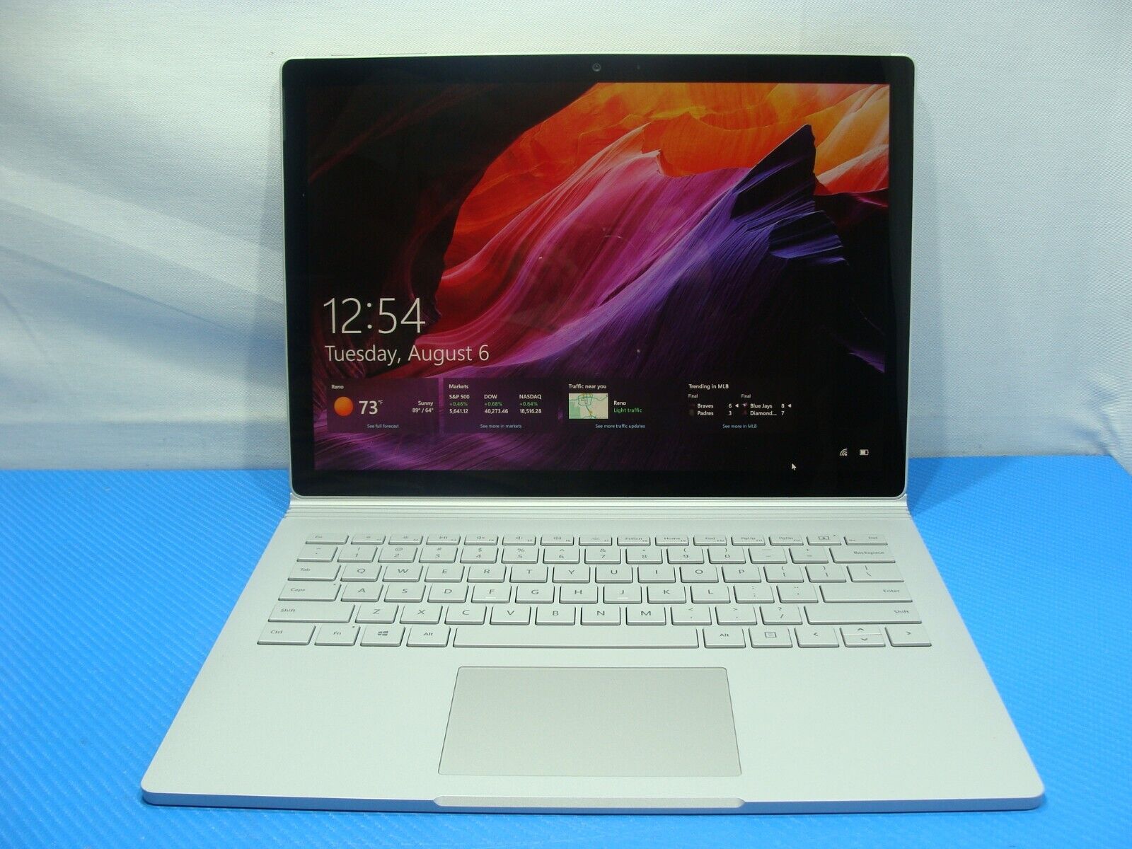 Microsoft Surface Book 2 1832 13.3