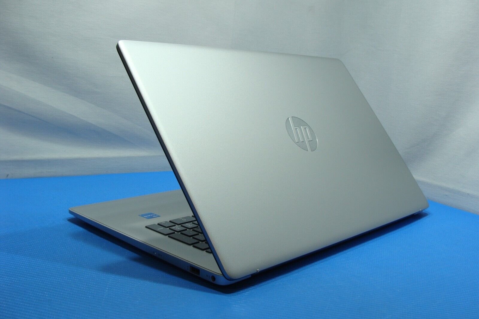 HP 17-cn0003dx Laptop 17.3