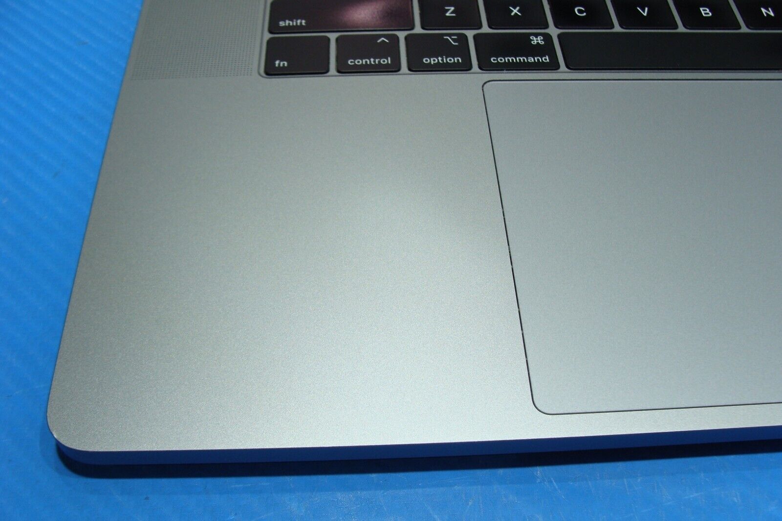 Apple MacBook Pro A1990 15