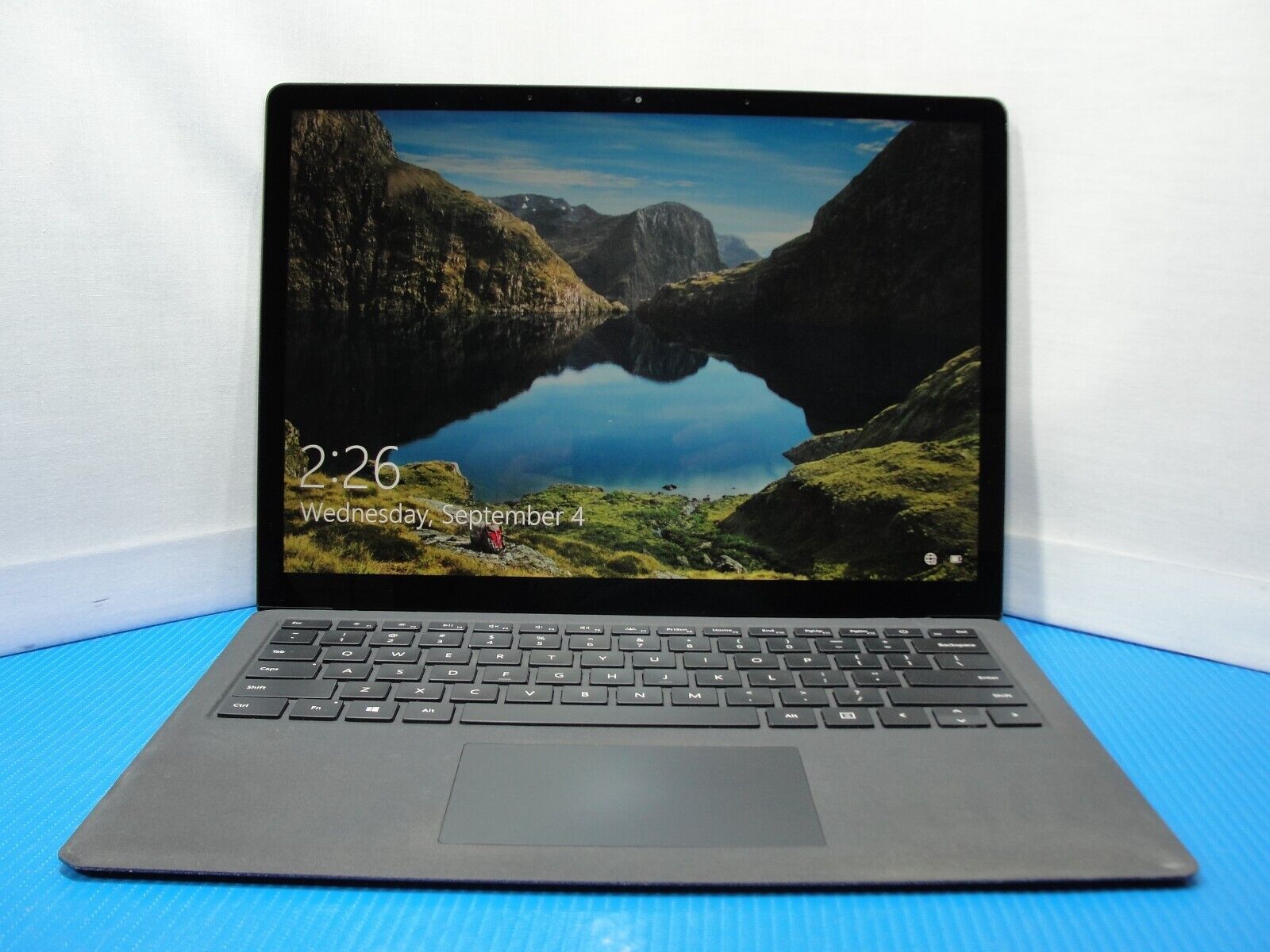 Microsoft Surface Laptop 2 1769 TOUCH i7-8650U 1.9GHz 8GB 256GB SSD Good battery