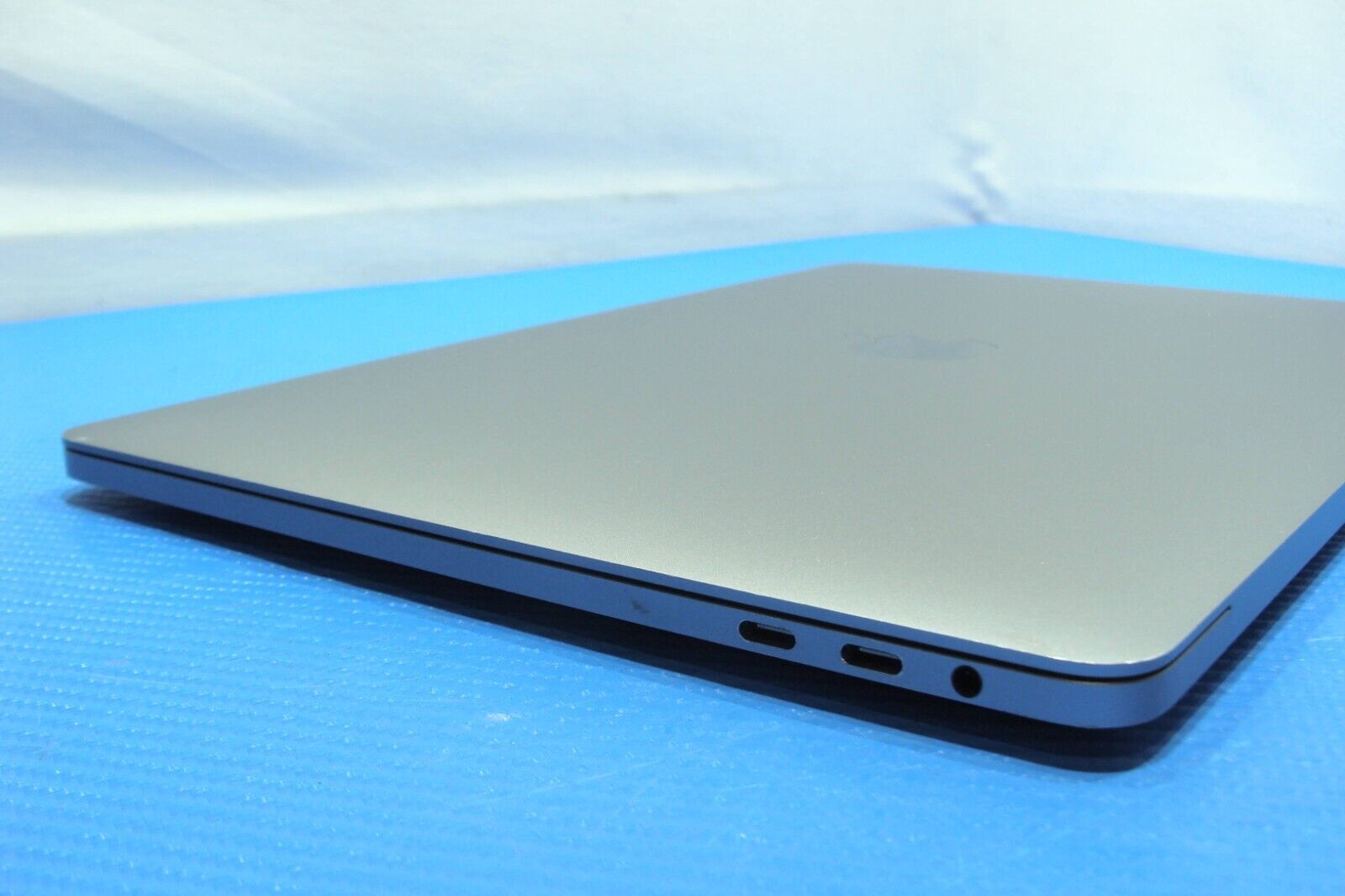 Apple MacBook Pro A2251 13