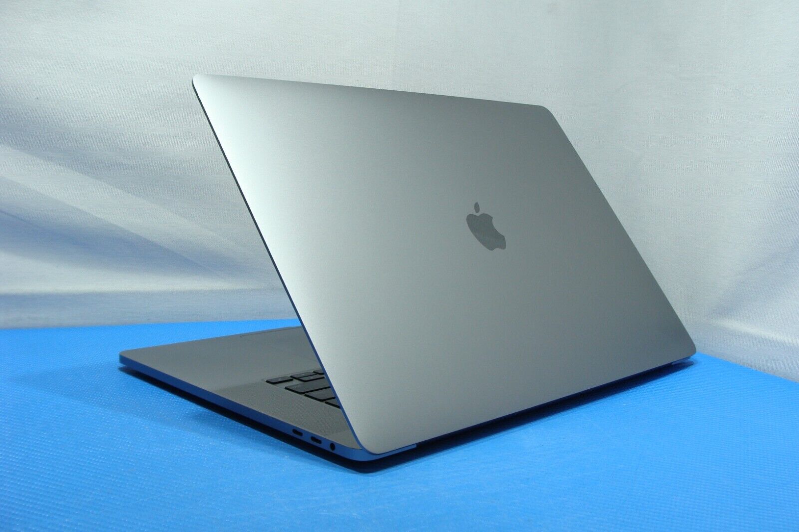 Apple MacBook Pro A2141 16