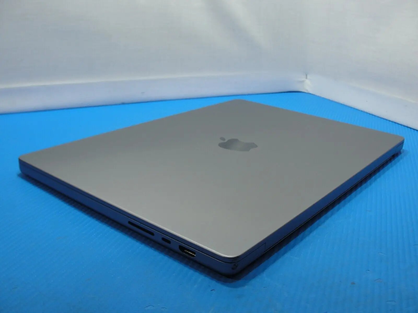 147 cycle Apple MacBook Pro 16