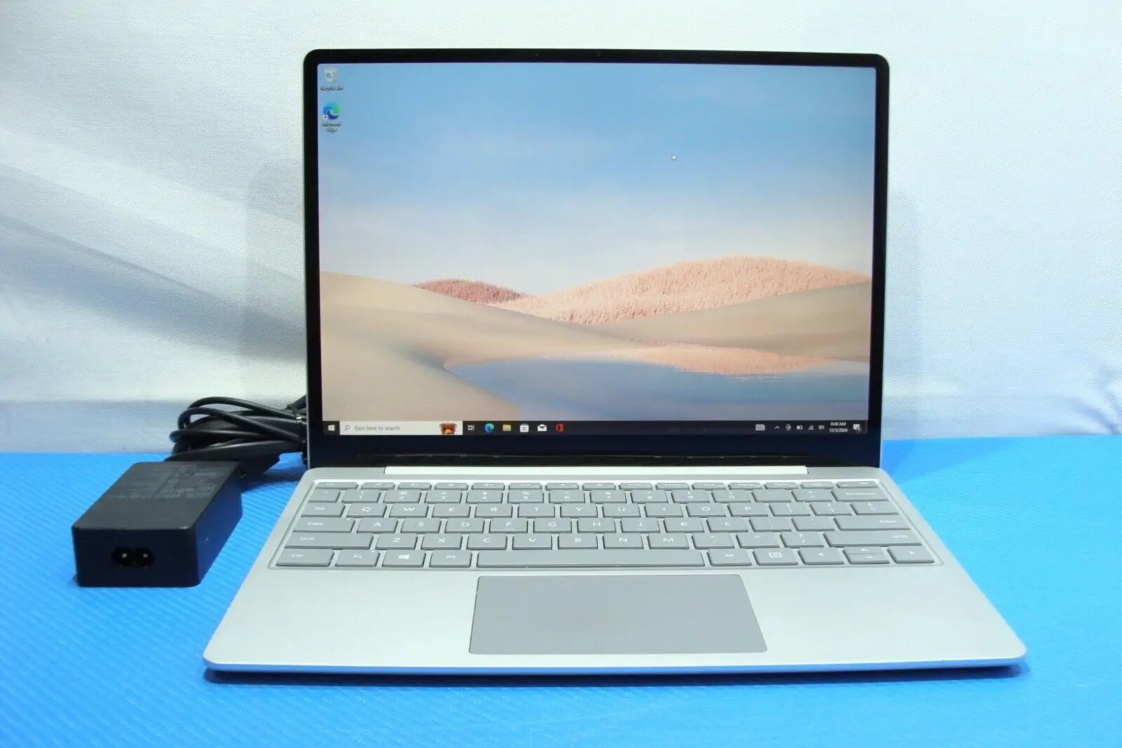 Microsoft Surface Laptop Go 1943 12.4