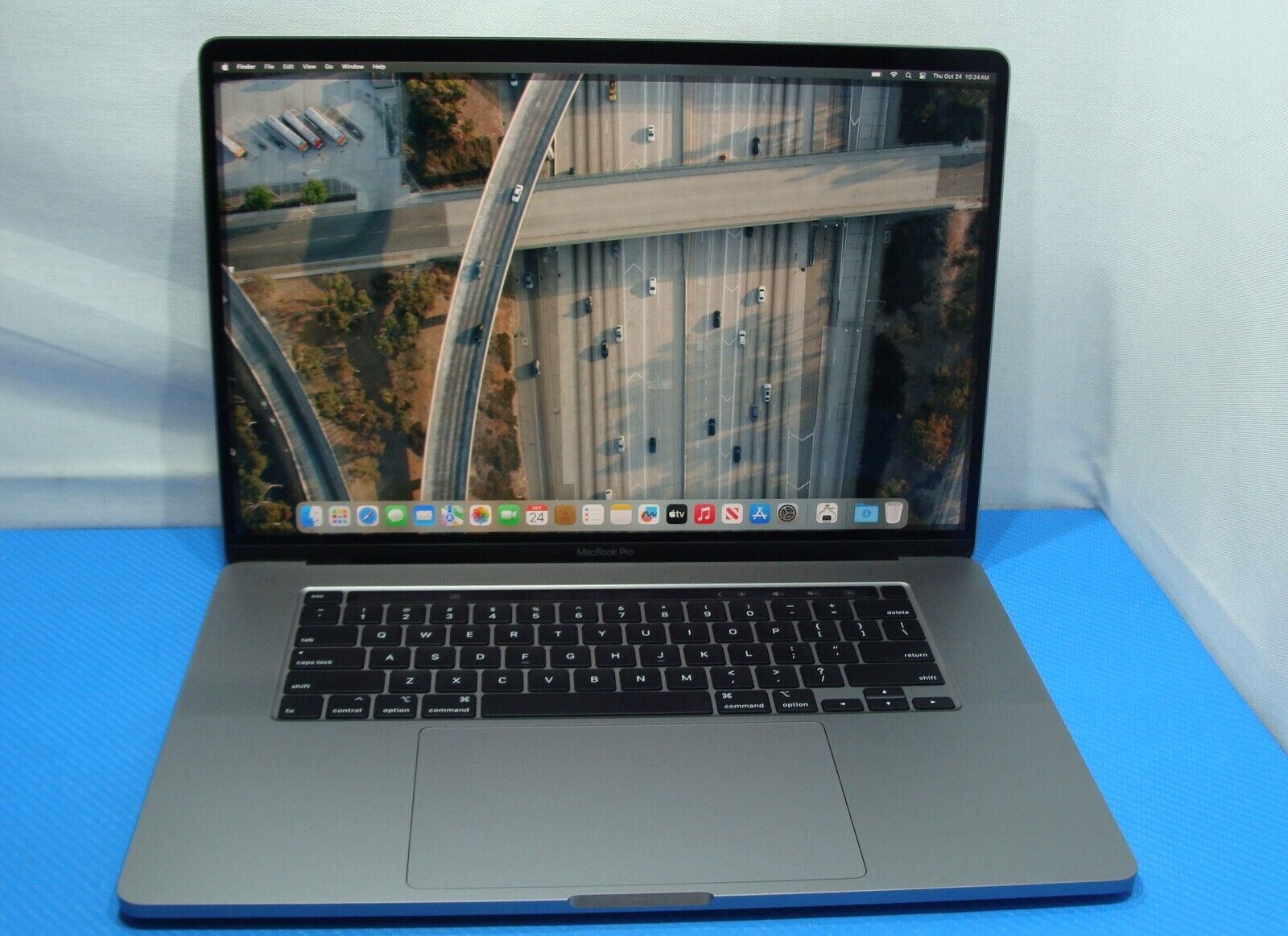 Apple MacBook Pro A2141 i7-9750H 16GB 512GB PRO5300M MVVL2LL/A Perfect Condition