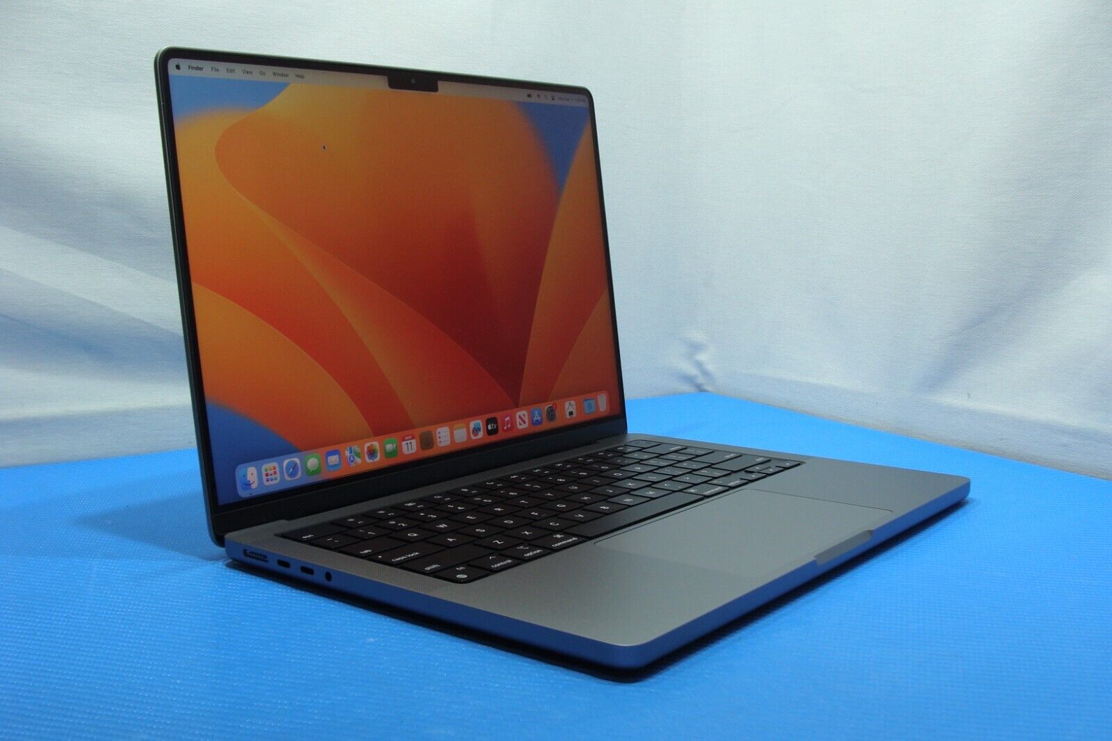 6 cycle Apple Macbook Pro 14