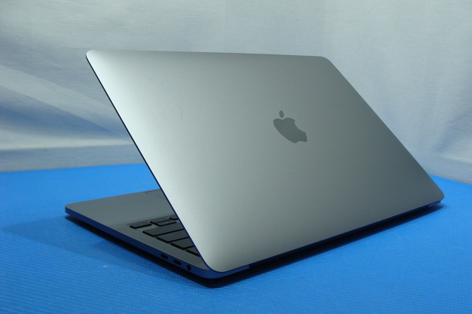 Apple MacBook Pro A2251 13