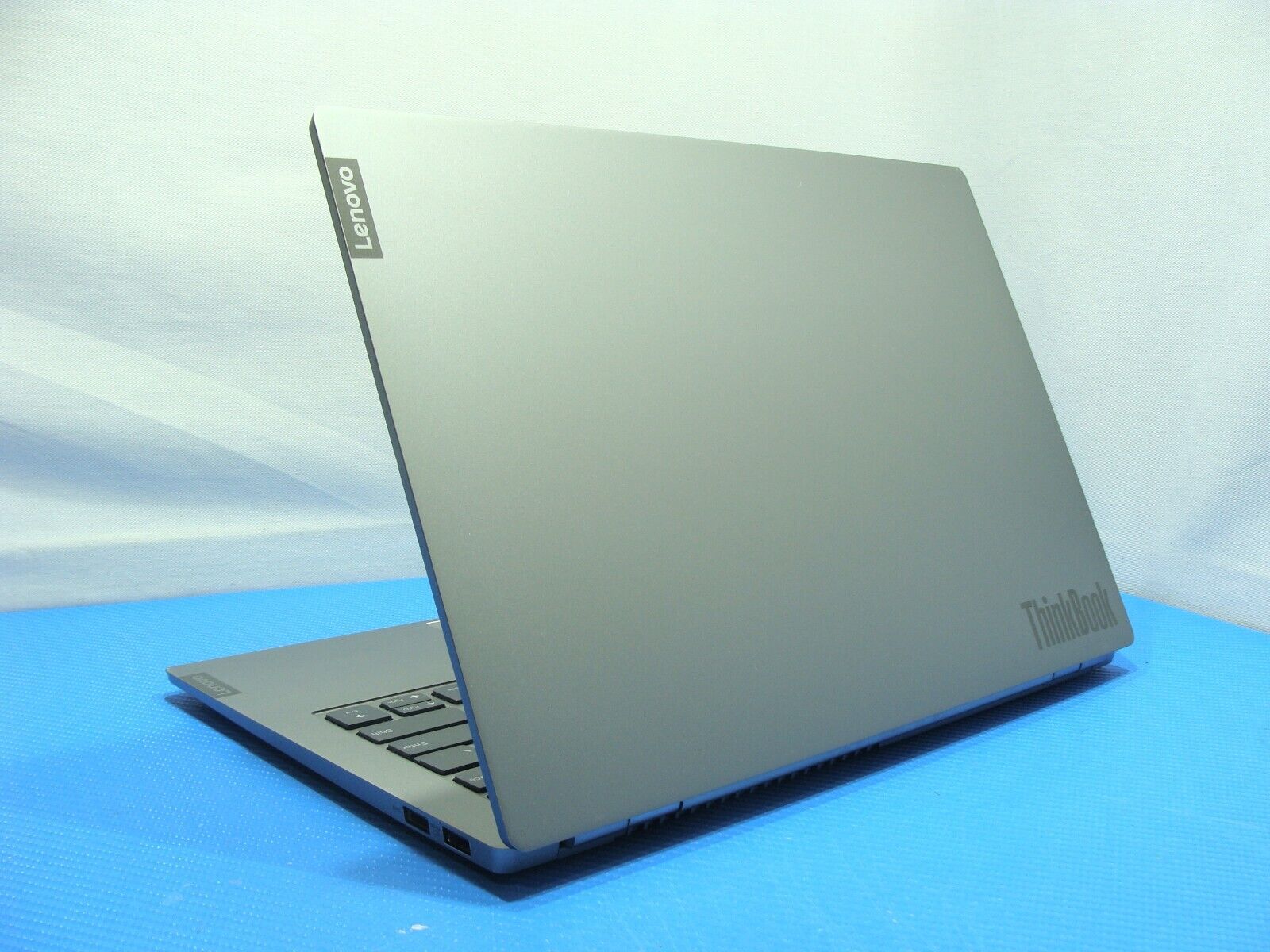 Lenovo ThinkBook 14s-IWL 14''FHD core i5-8265U 1.6GHz 8 GB 256GB AMD Radeon 540x