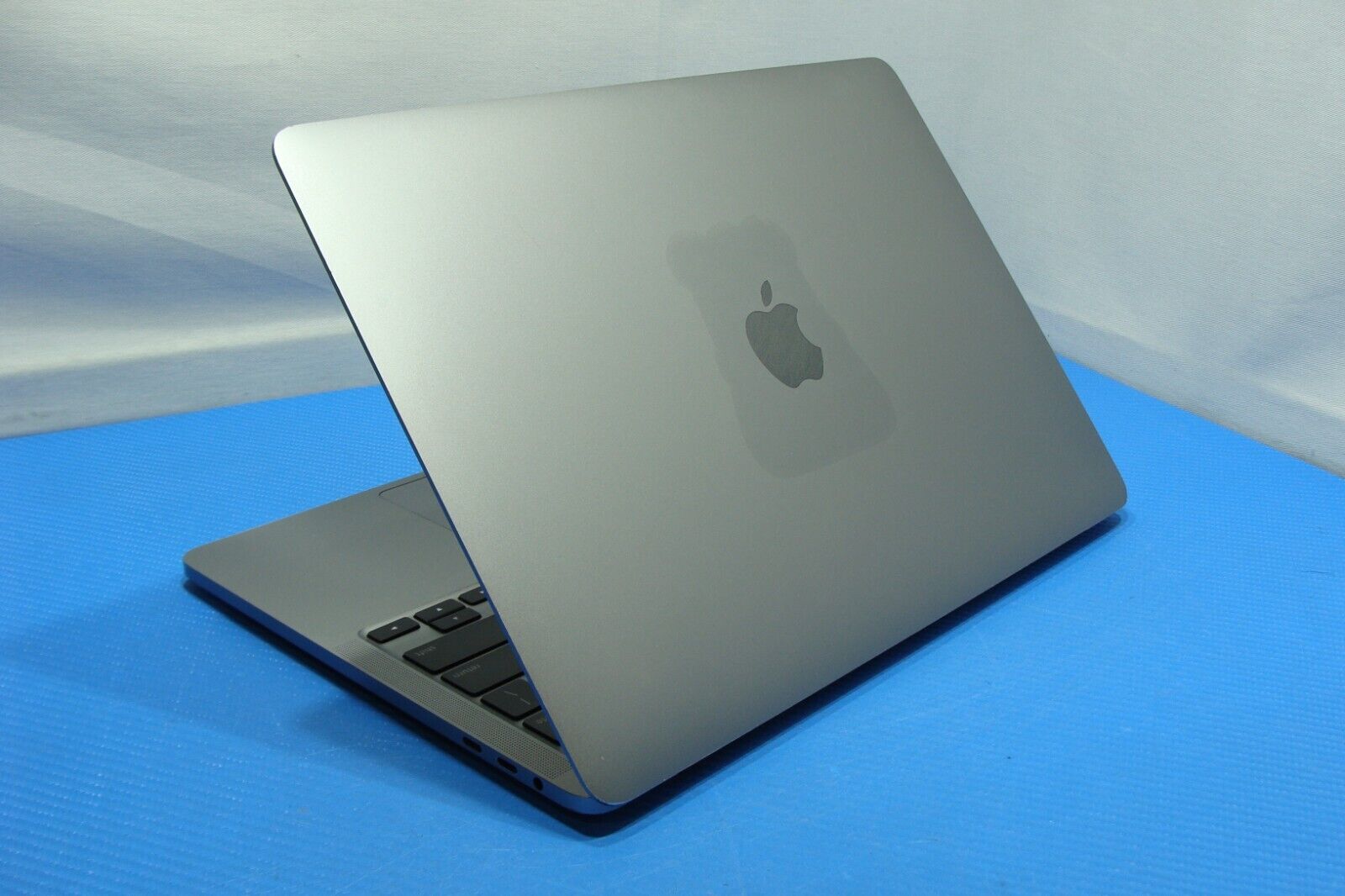 Apple MacBook Pro A2251 13