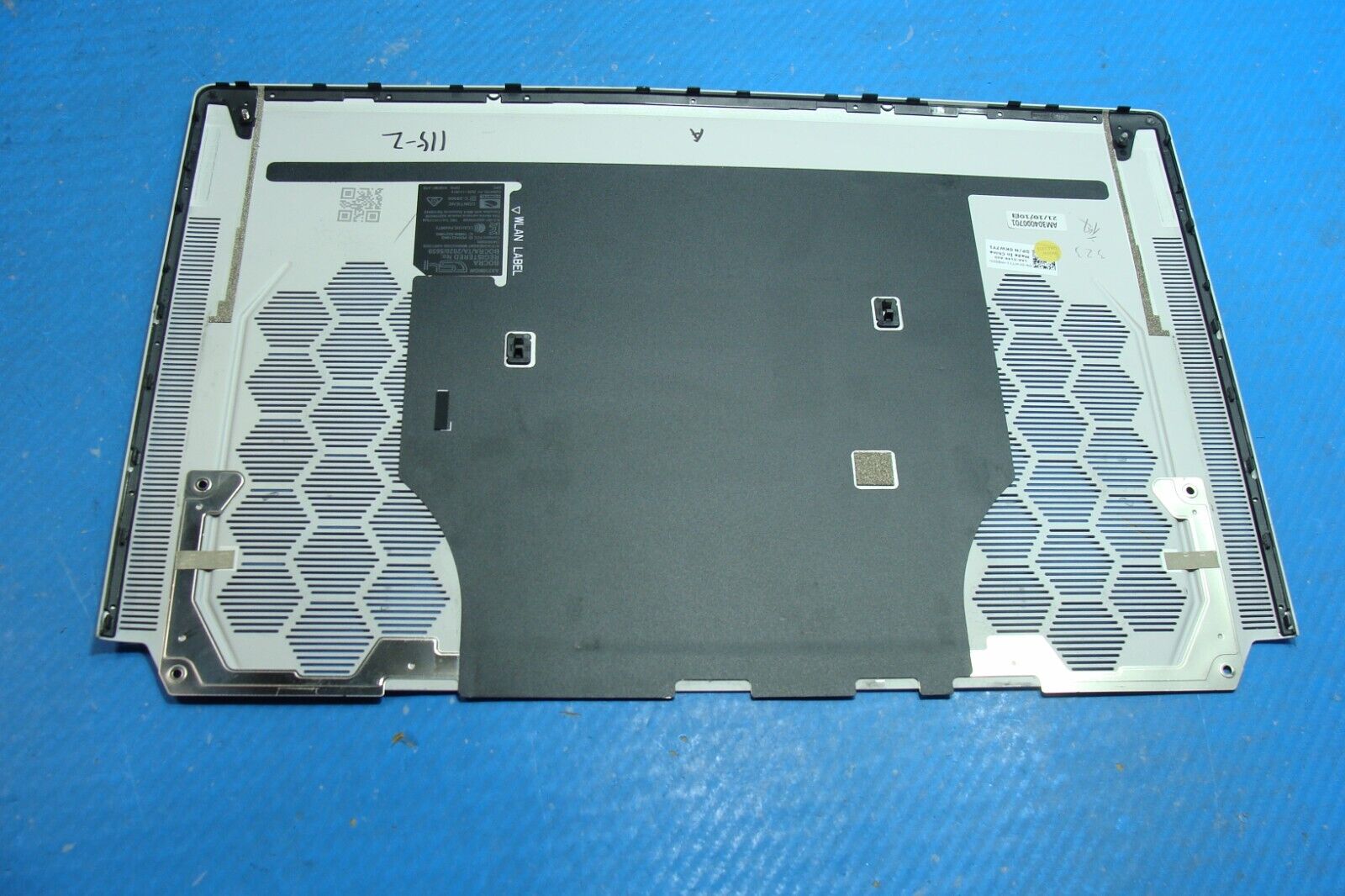 Dell Alienware 15.6” X15 R1 Genuine Laptop Bottom Case Silver KW7Y1 AM304000701