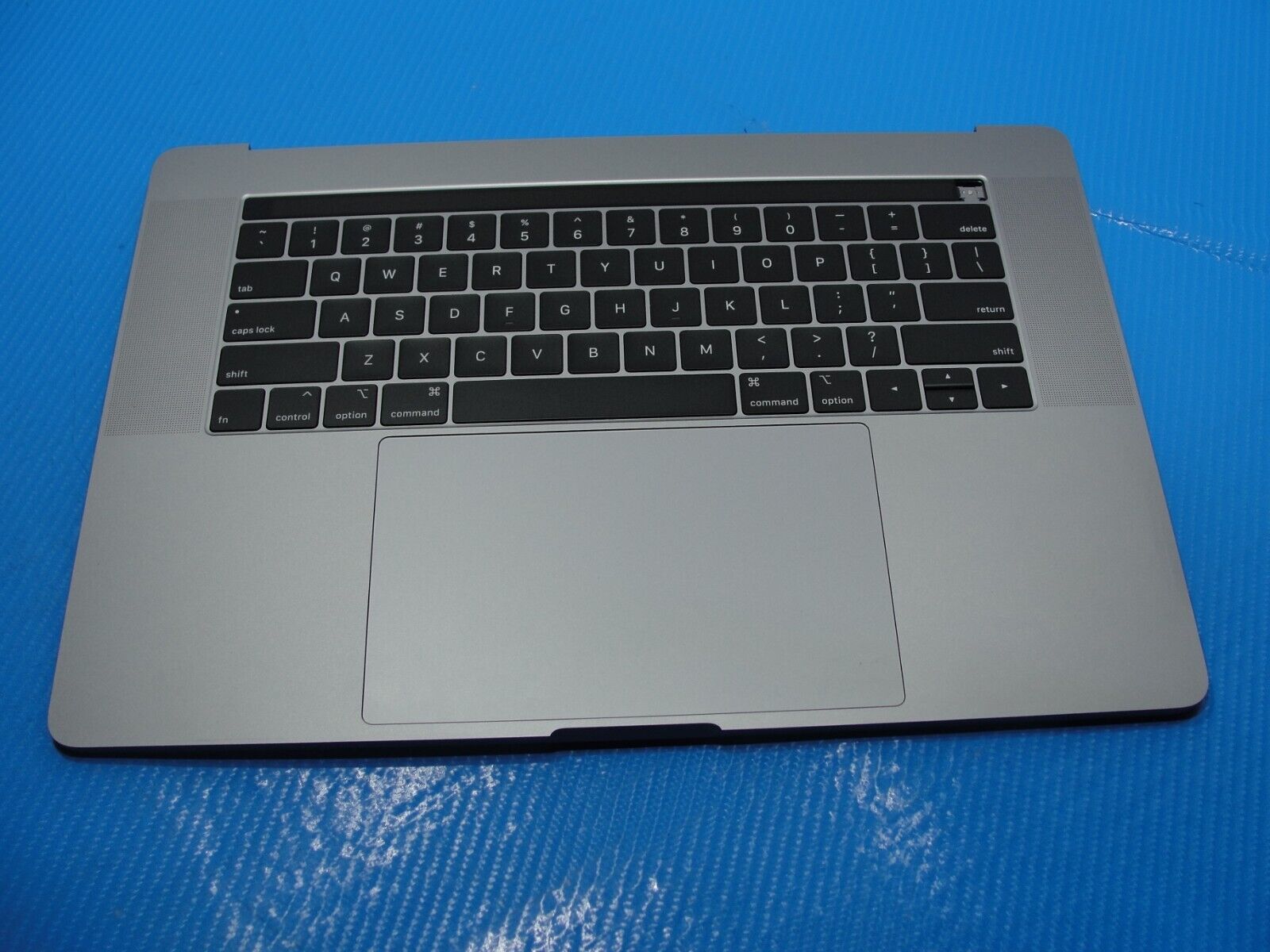 MacBook Pro A1990 15