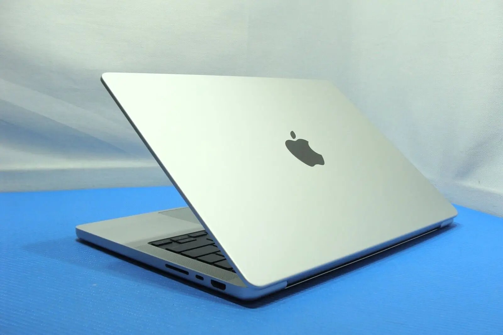 Apple Macbook Pro A2442 14