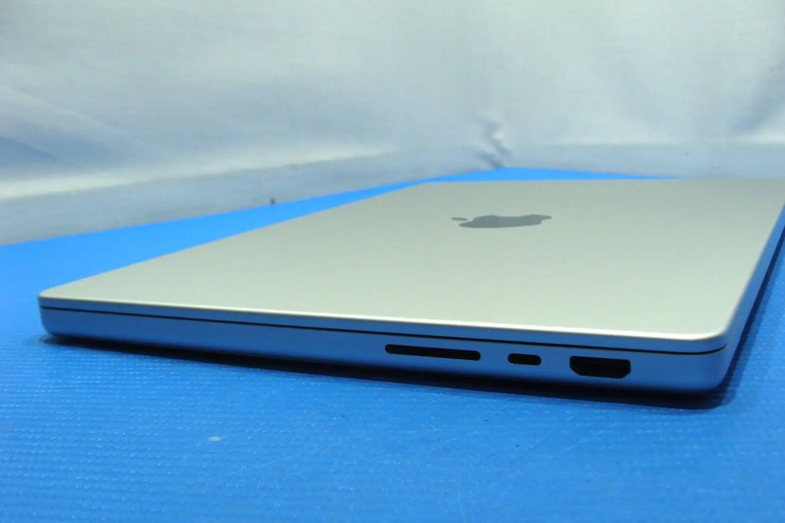 Apple Macbook Pro A2442 14