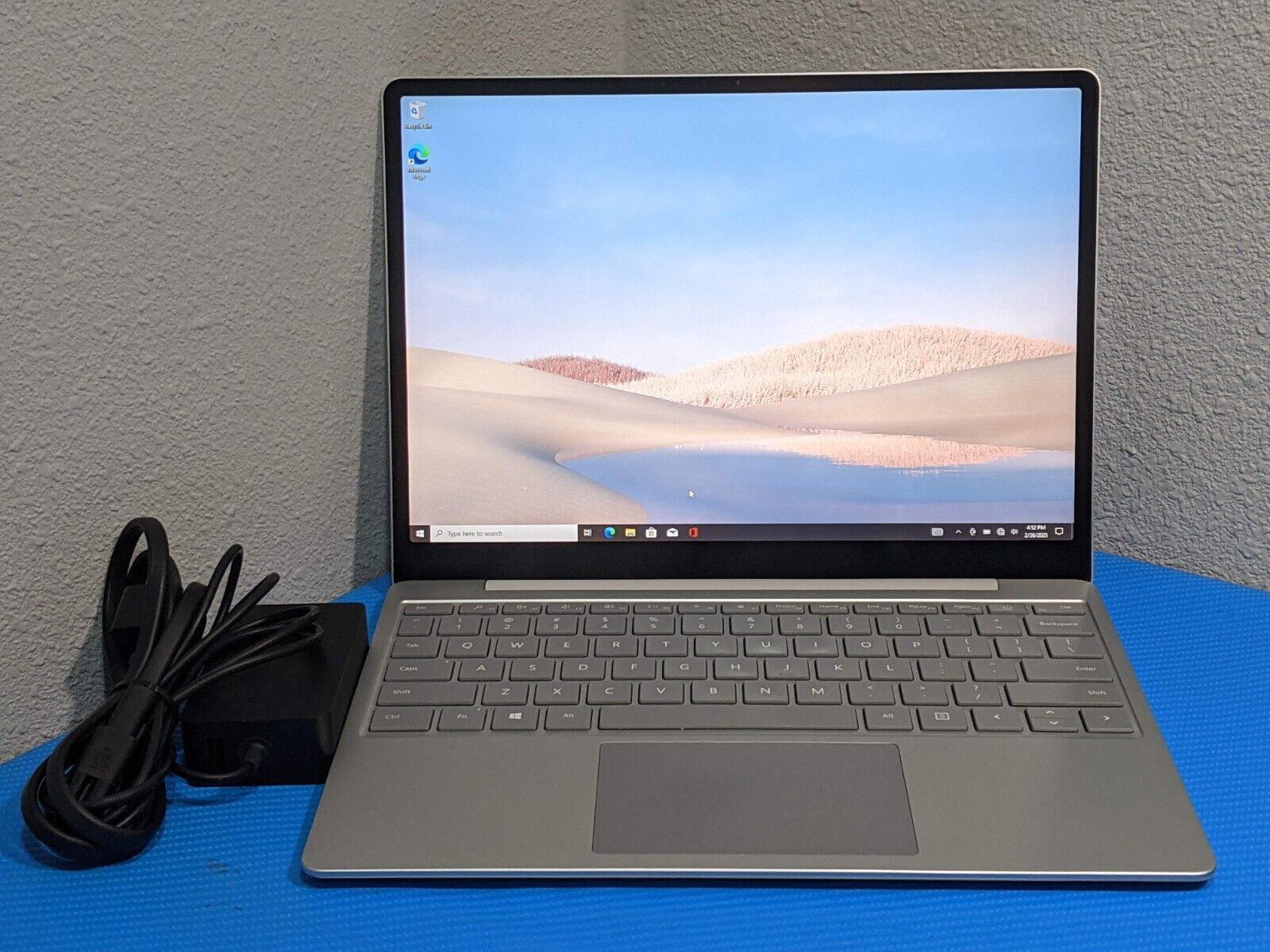 Microsoft Surface Laptop Go 1943 12.4