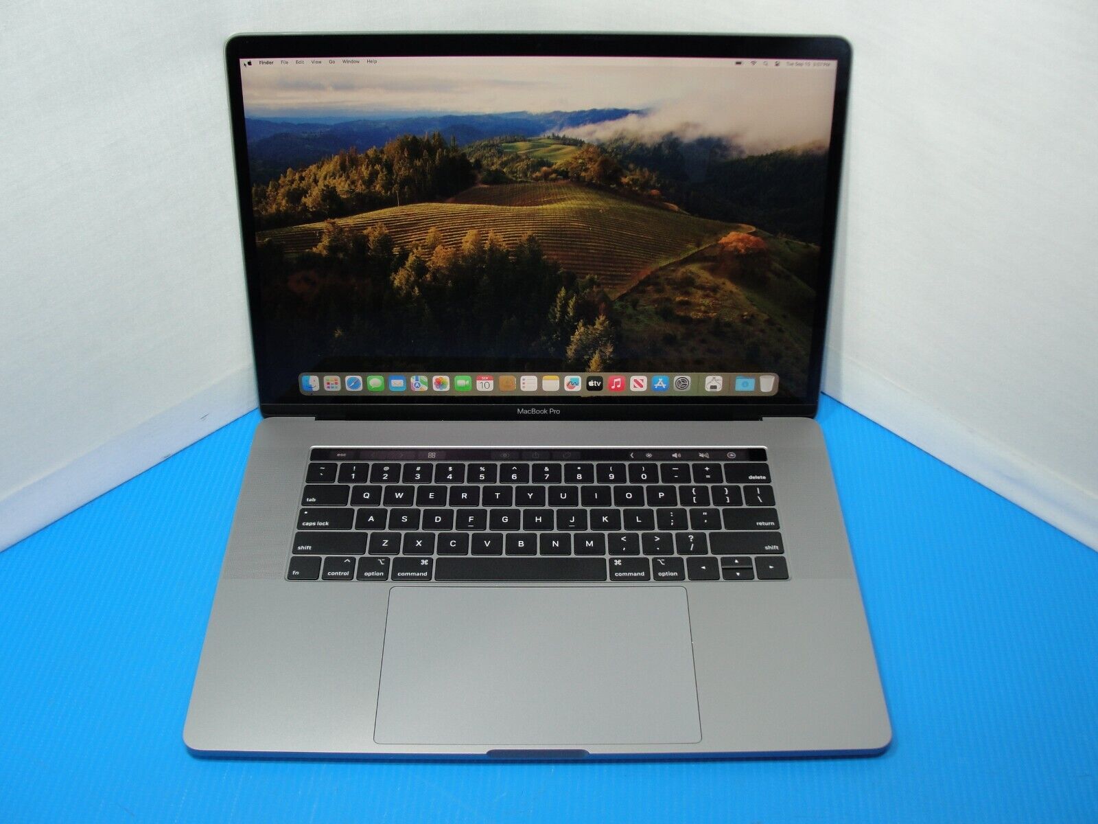 46 cycles Apple MacBook Pro 15 2019 A1990 Core i9-9980HK 32GB 512GB SSD Pro 560X