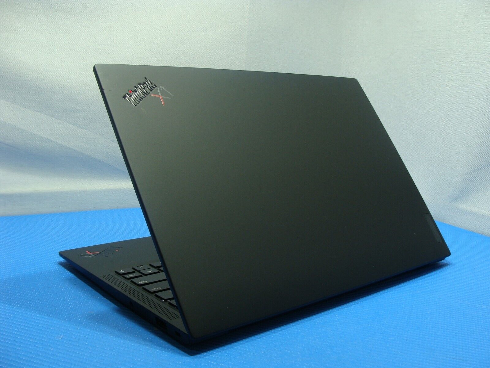 Lenovo ThinkPad X1 Carbon Gen 9 14