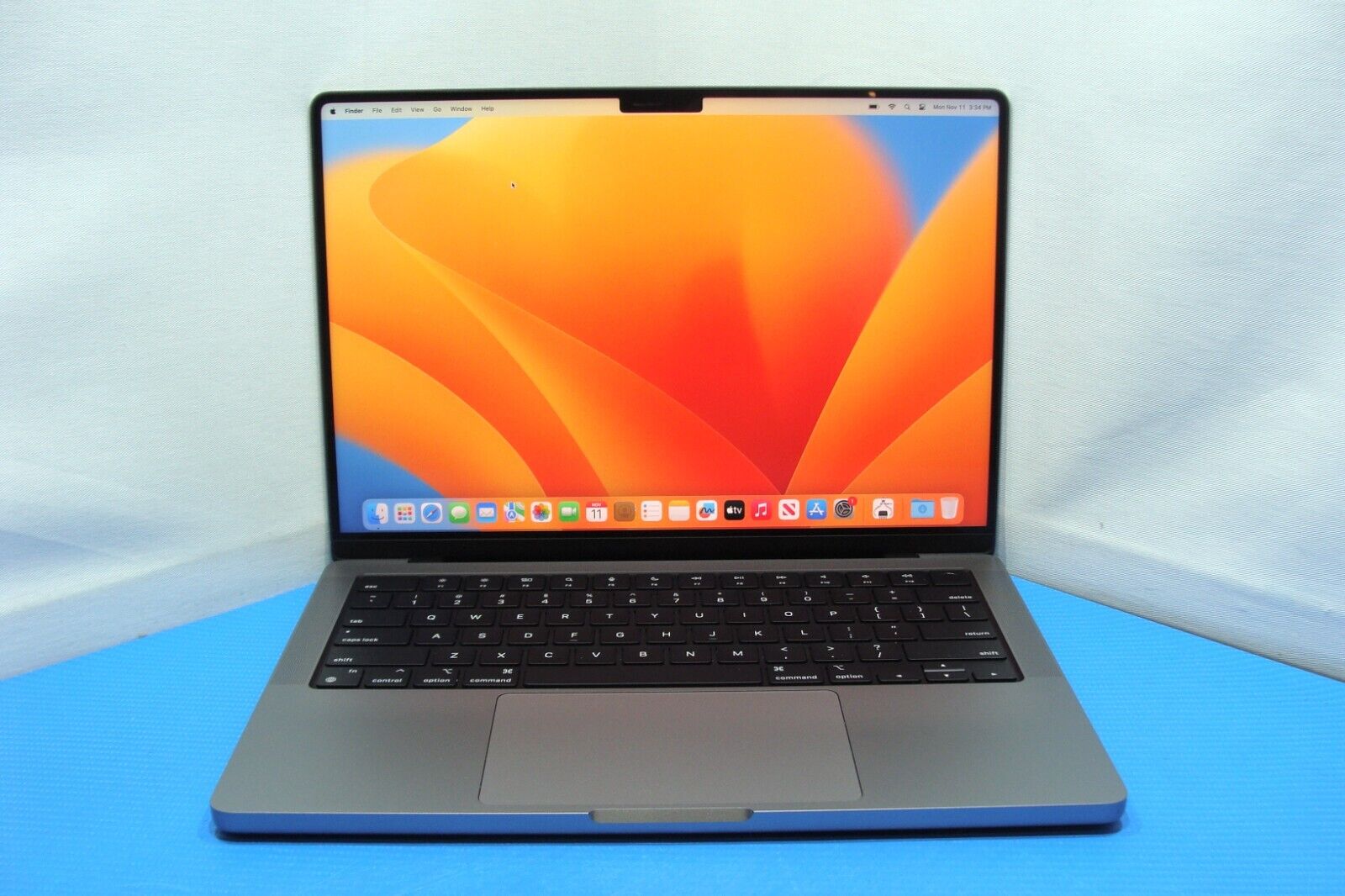 6 cycle Apple Macbook Pro 14