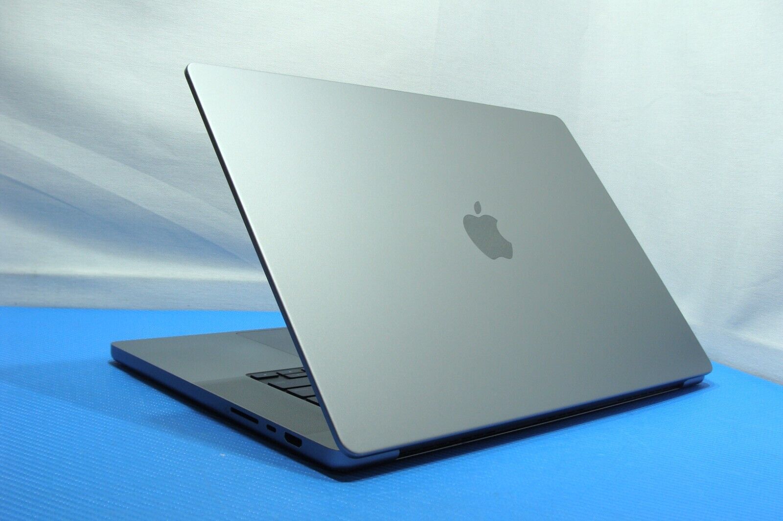 Apple MacBook Pro 16