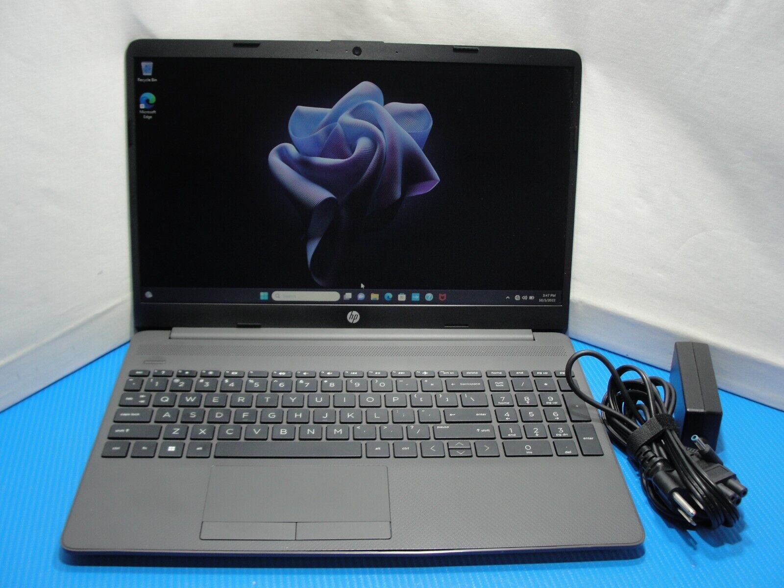 HP 255 G8 15.6” HD AMD 3020e 1.2GHz 4GB SSD Reset 128GB- Charger included