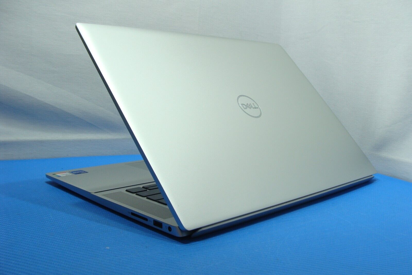 DELL Inspiron 5620 16